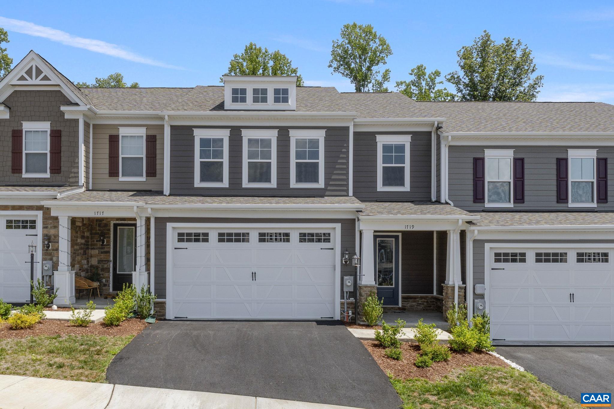 1719 FLORA LN