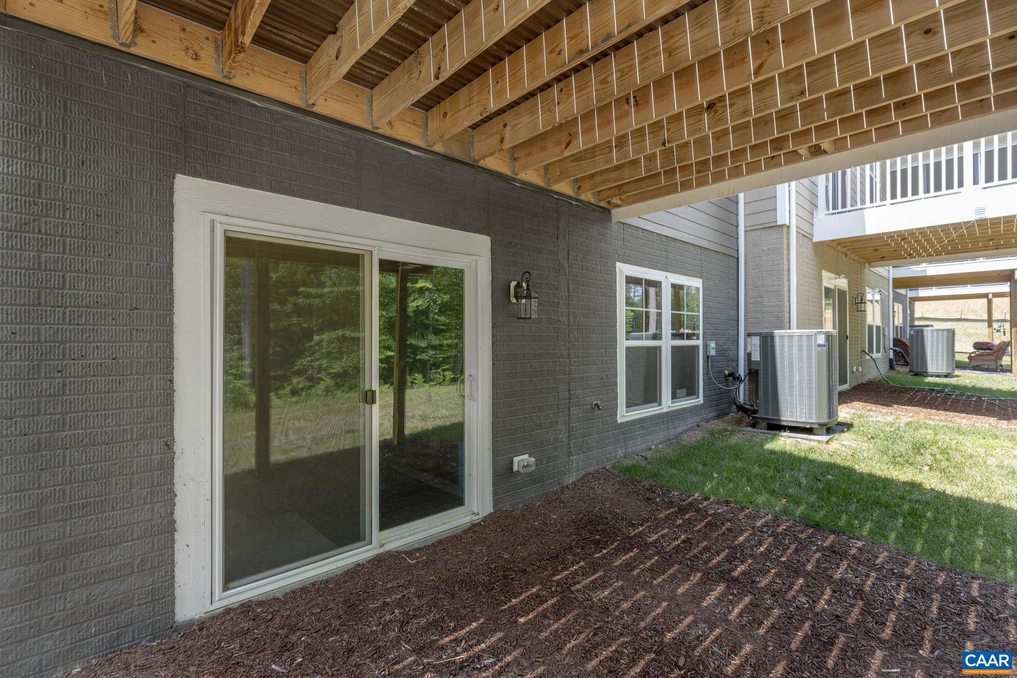 1719 FLORA LN