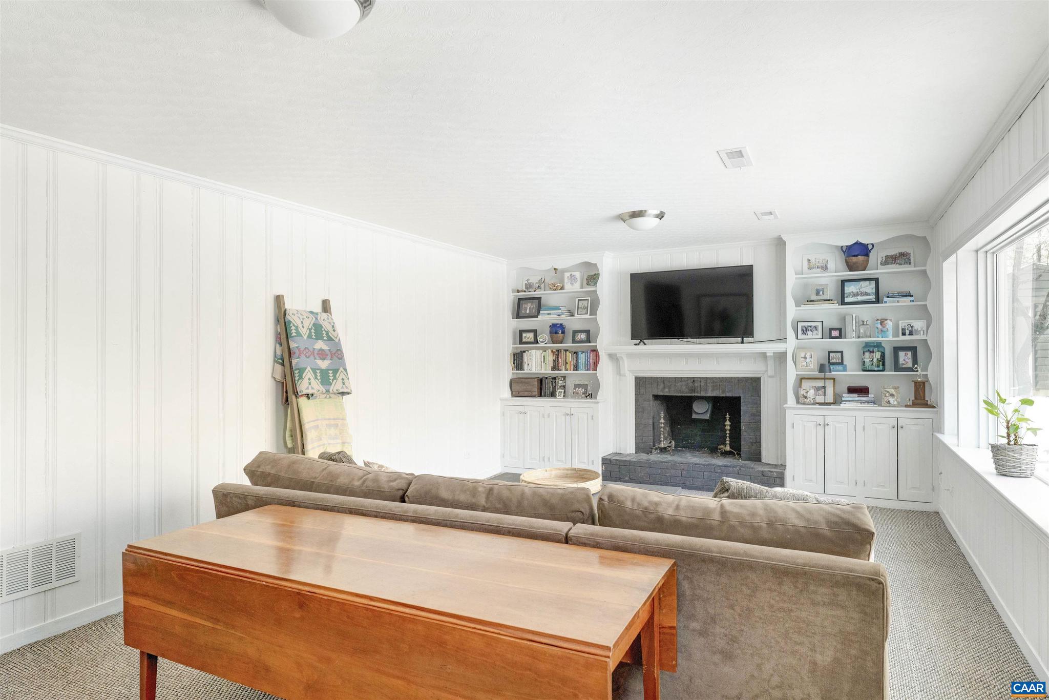 2210 CORNWALL RD