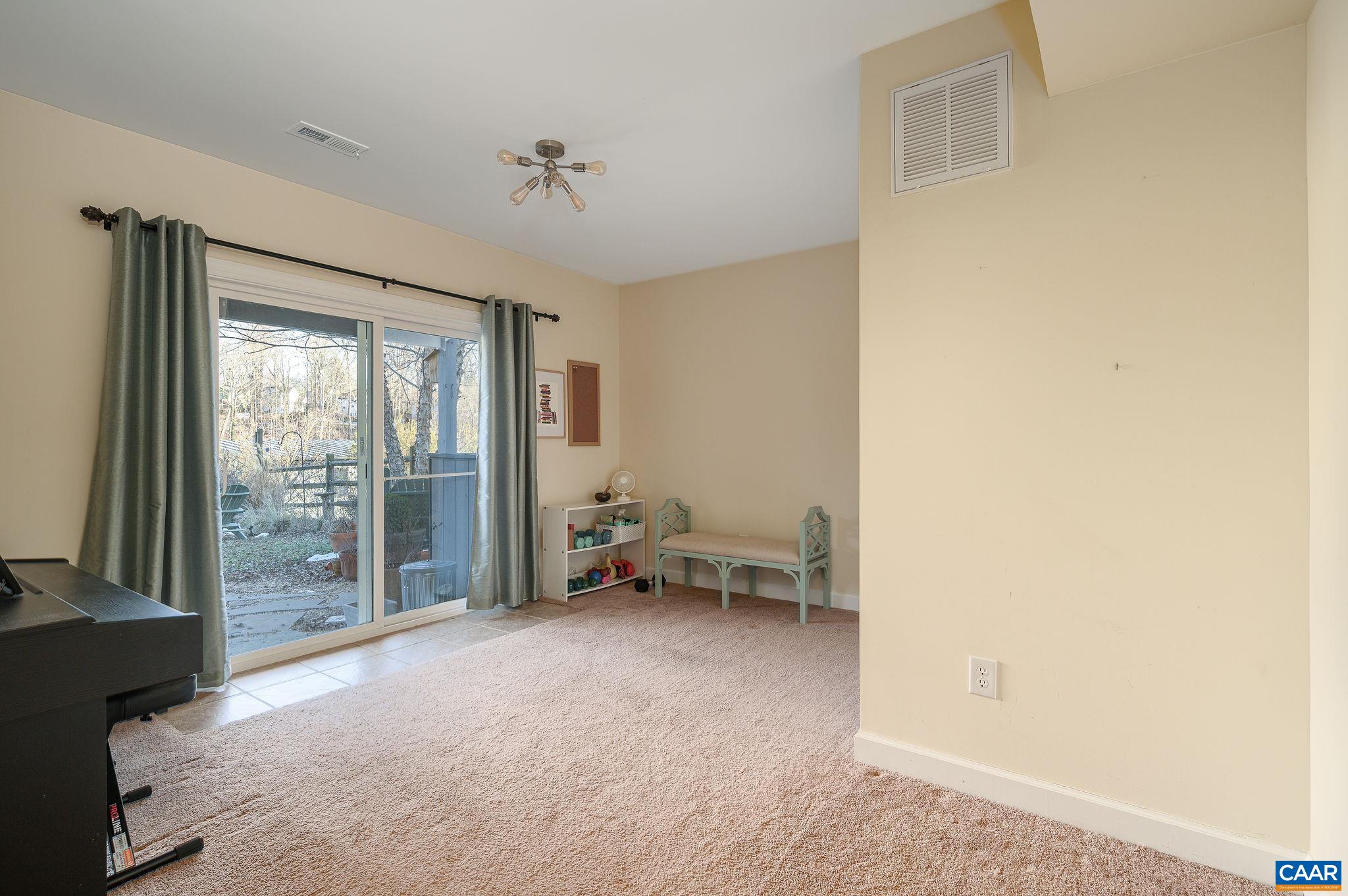 230 HUNTLEY AVE