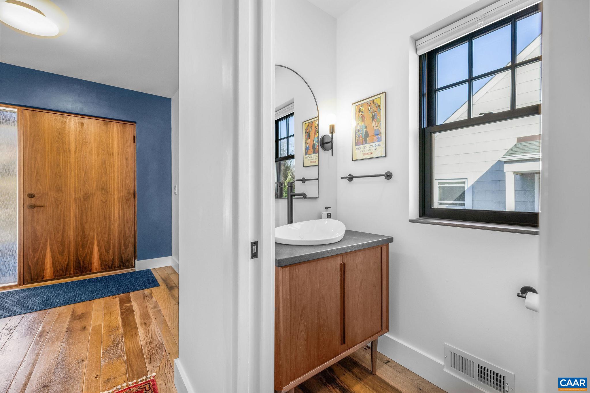 748 LEXINGTON AVE