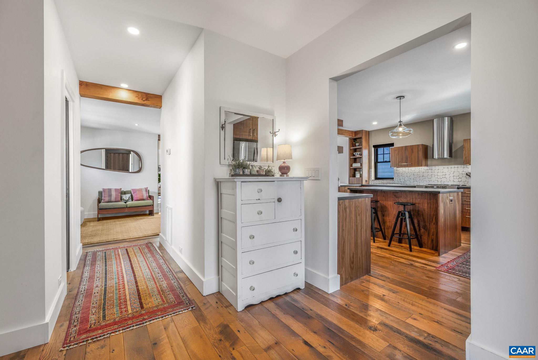 748 LEXINGTON AVE