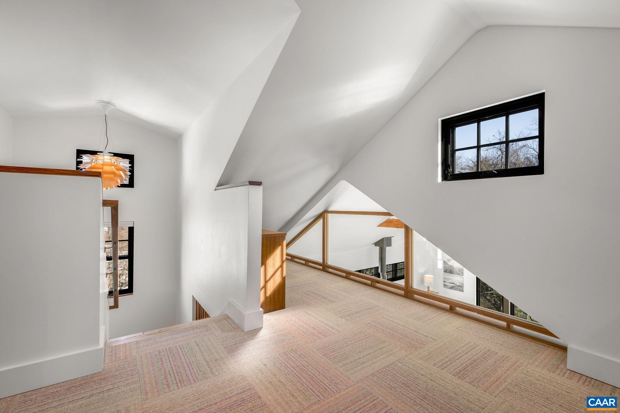 748 LEXINGTON AVE