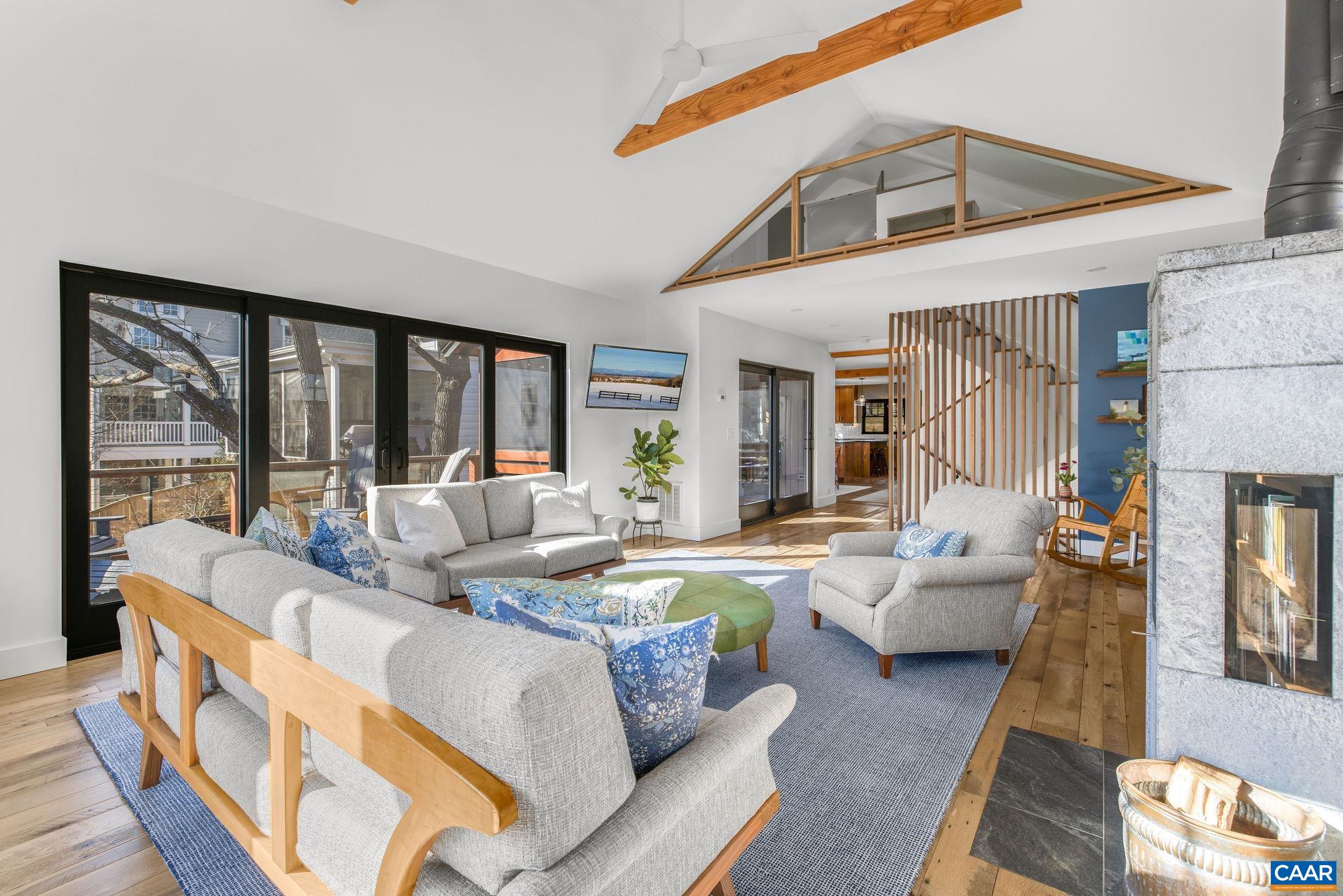 748 LEXINGTON AVE