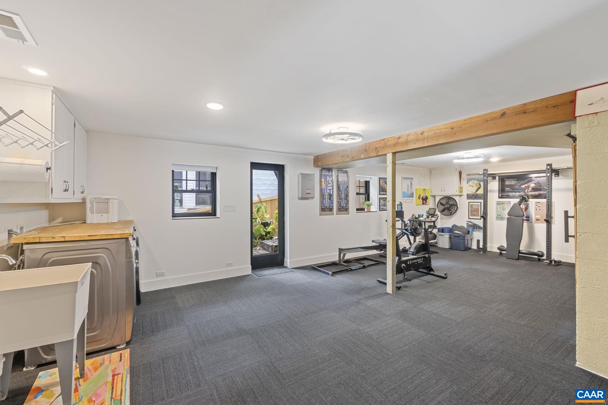 748 LEXINGTON AVE