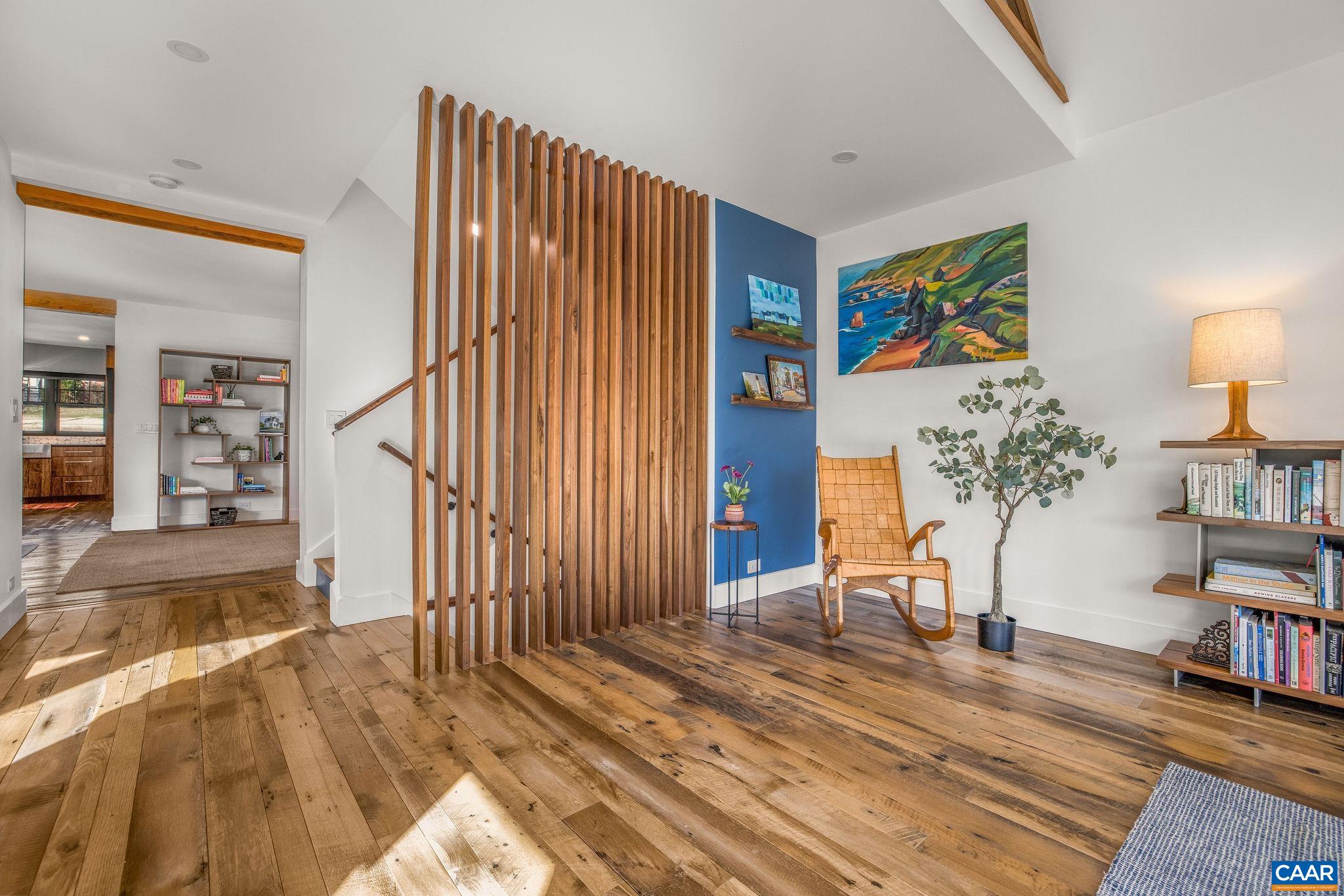 748 LEXINGTON AVE