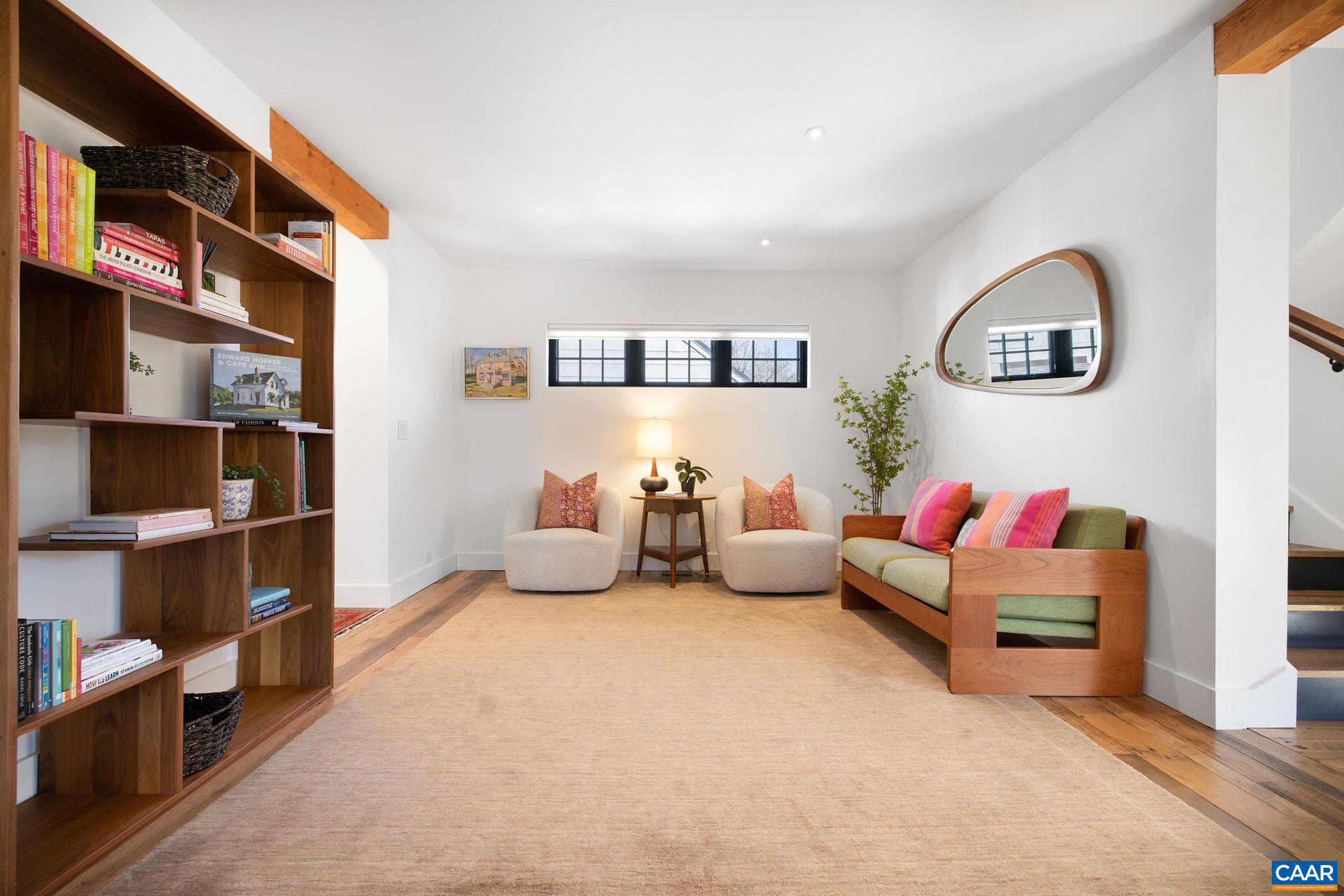 748 LEXINGTON AVE