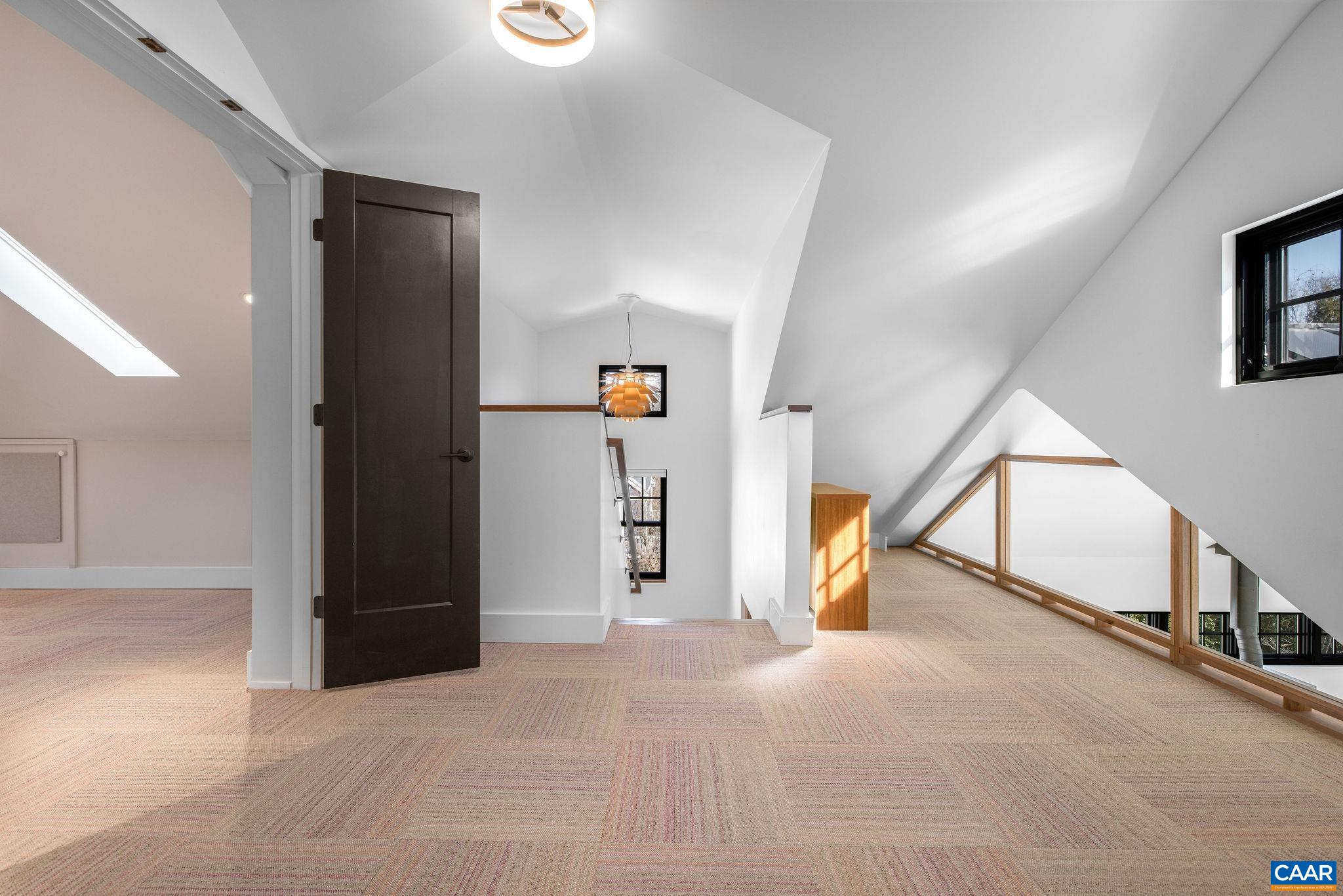 748 LEXINGTON AVE