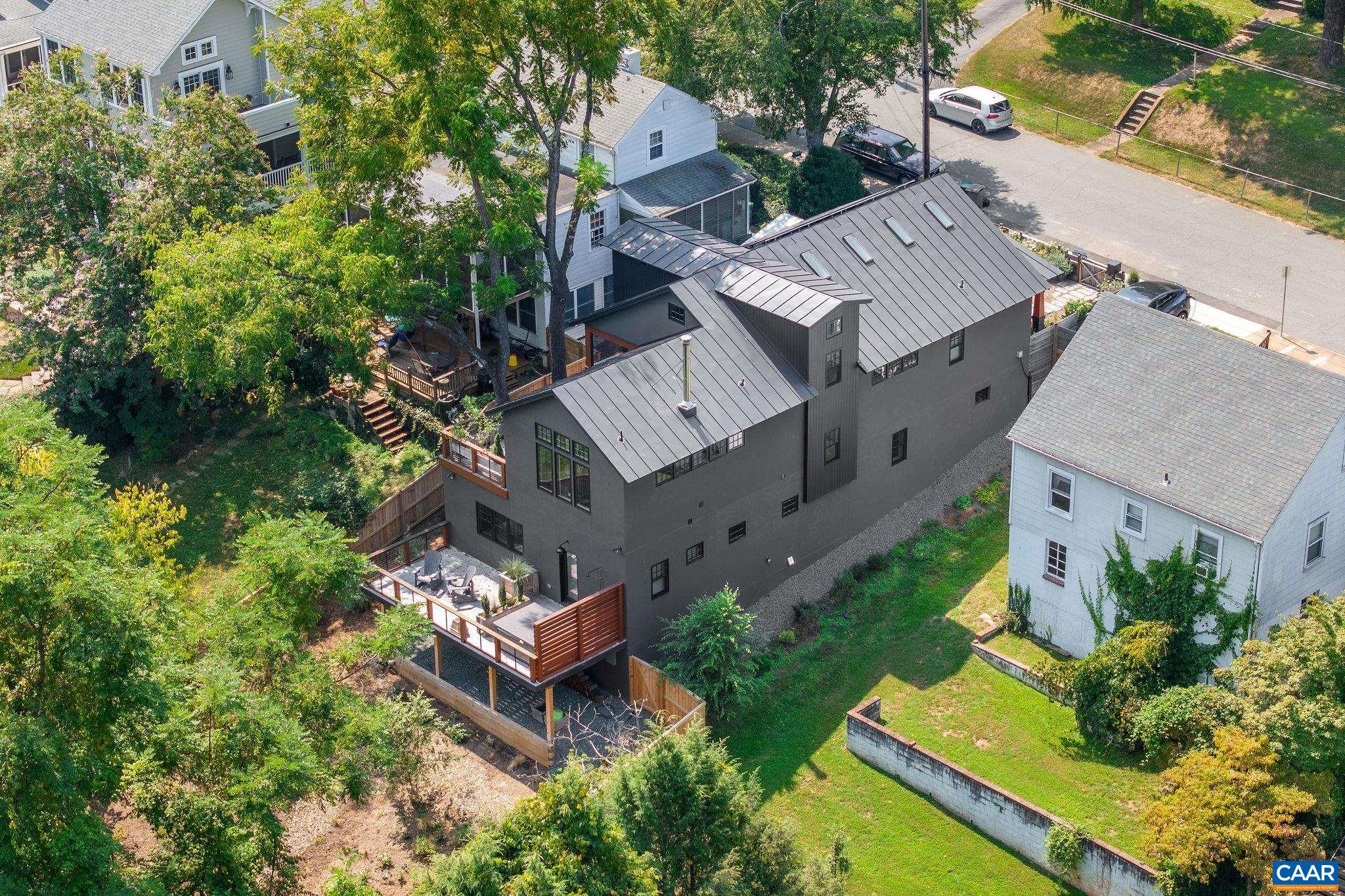 748 LEXINGTON AVE