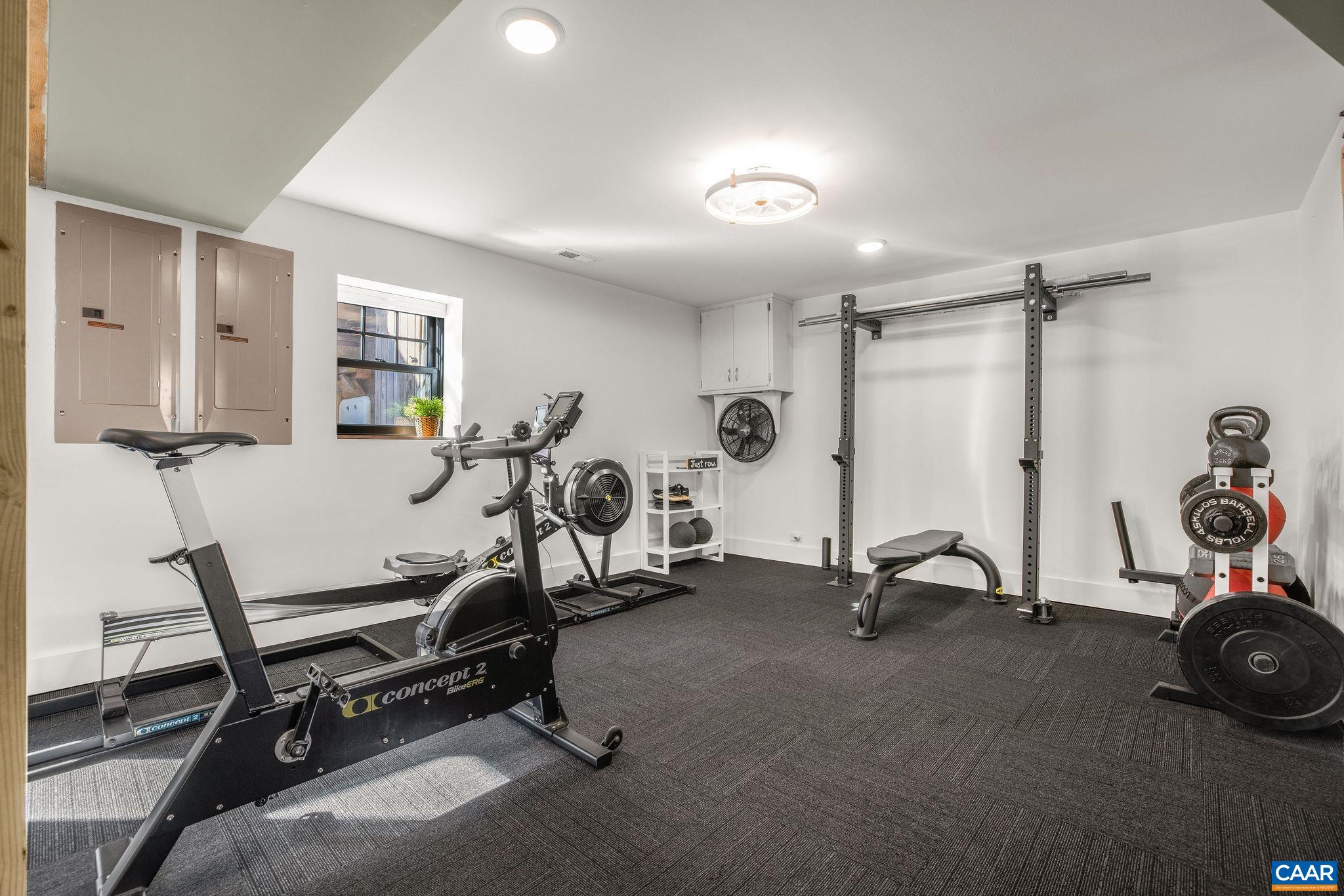 748 LEXINGTON AVE