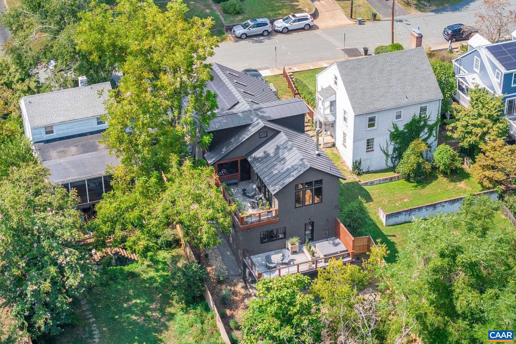 748 LEXINGTON AVE