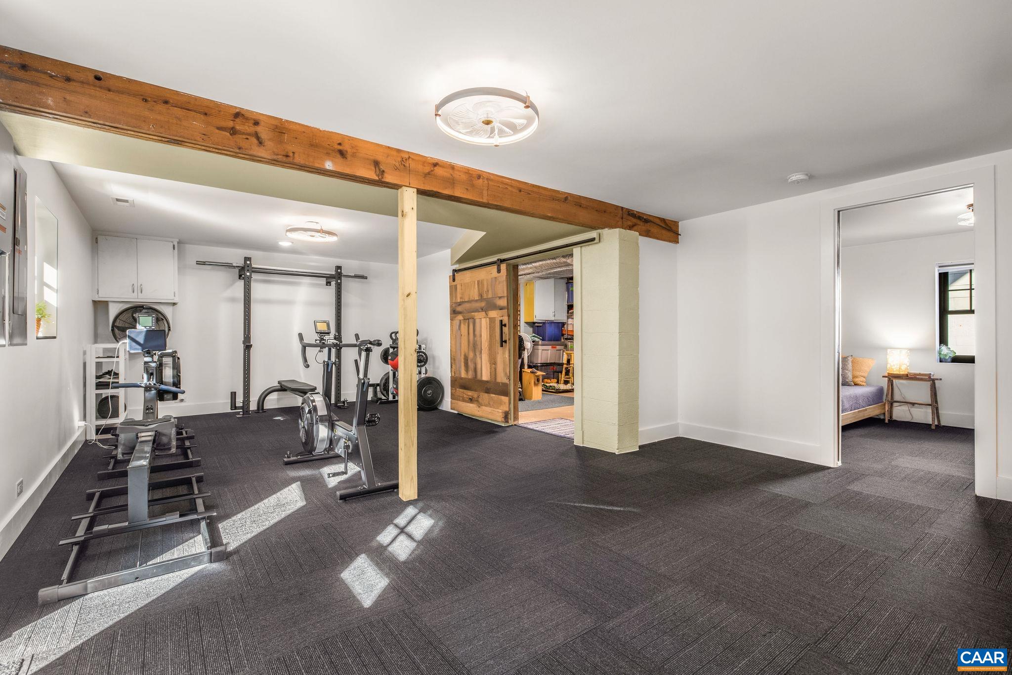 748 LEXINGTON AVE