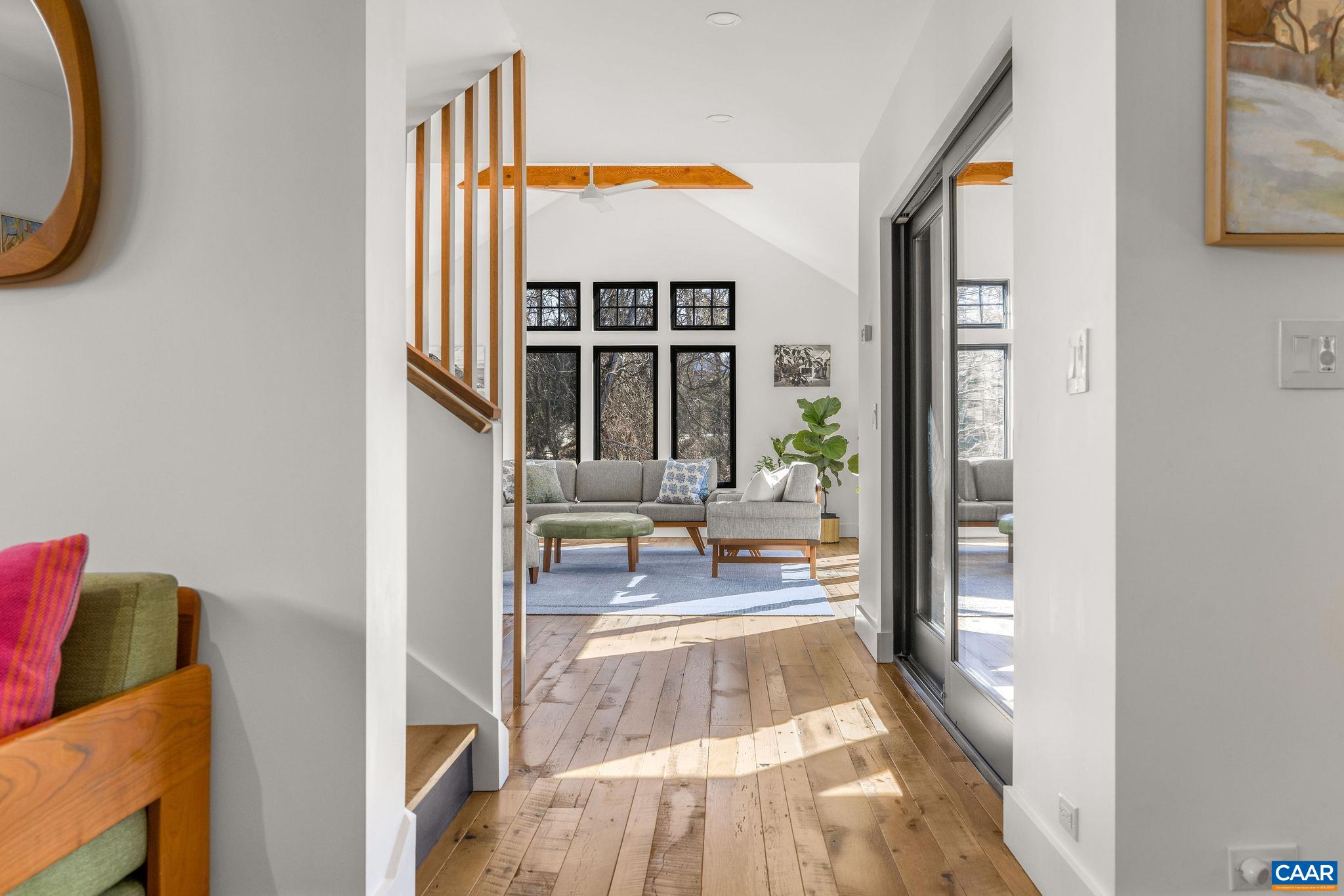 748 LEXINGTON AVE