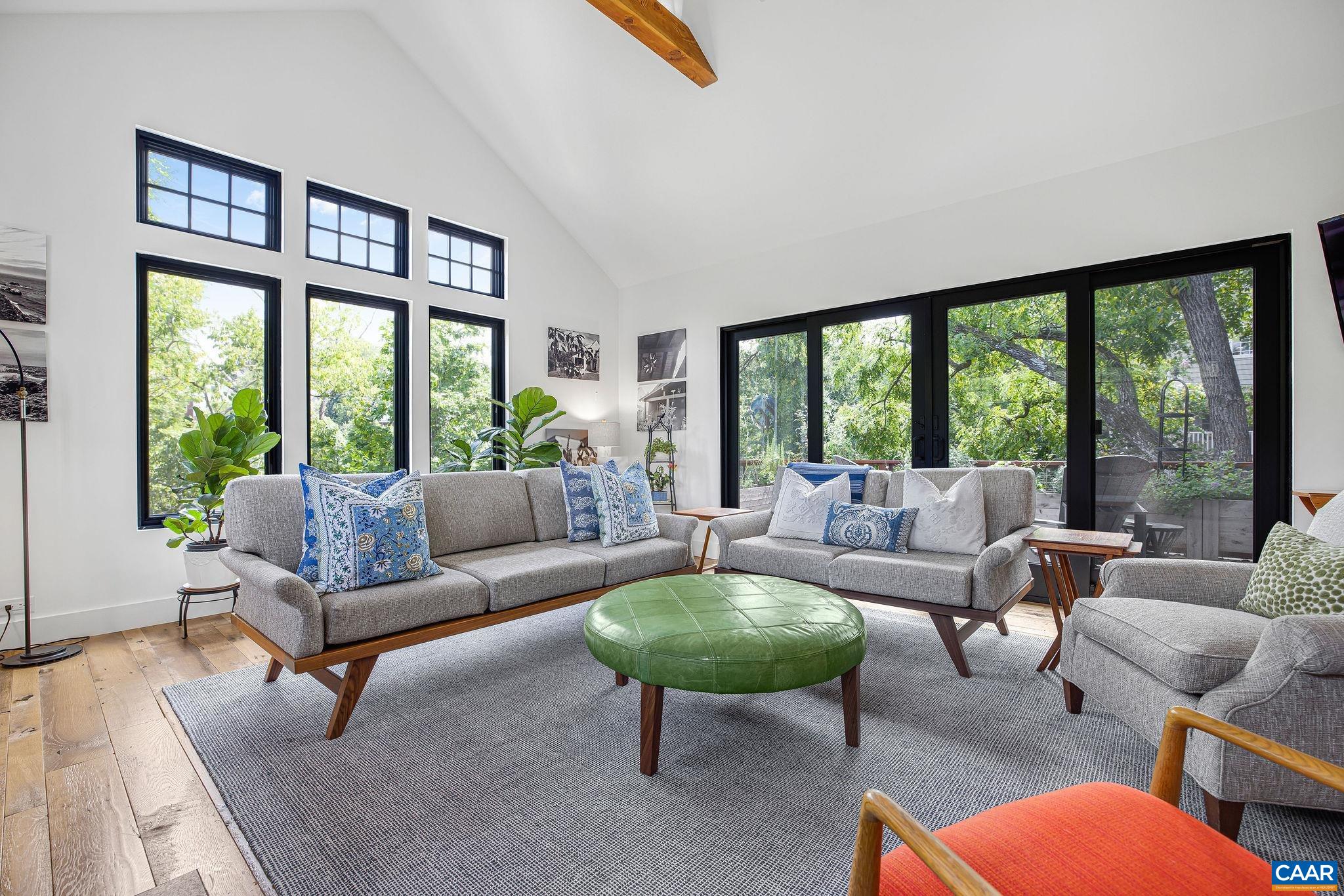 748 LEXINGTON AVE
