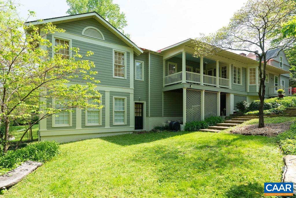 907 COTTAGE LN