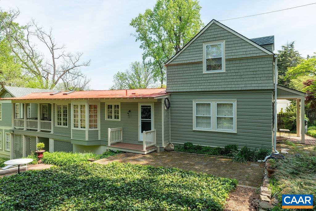 907 COTTAGE LN
