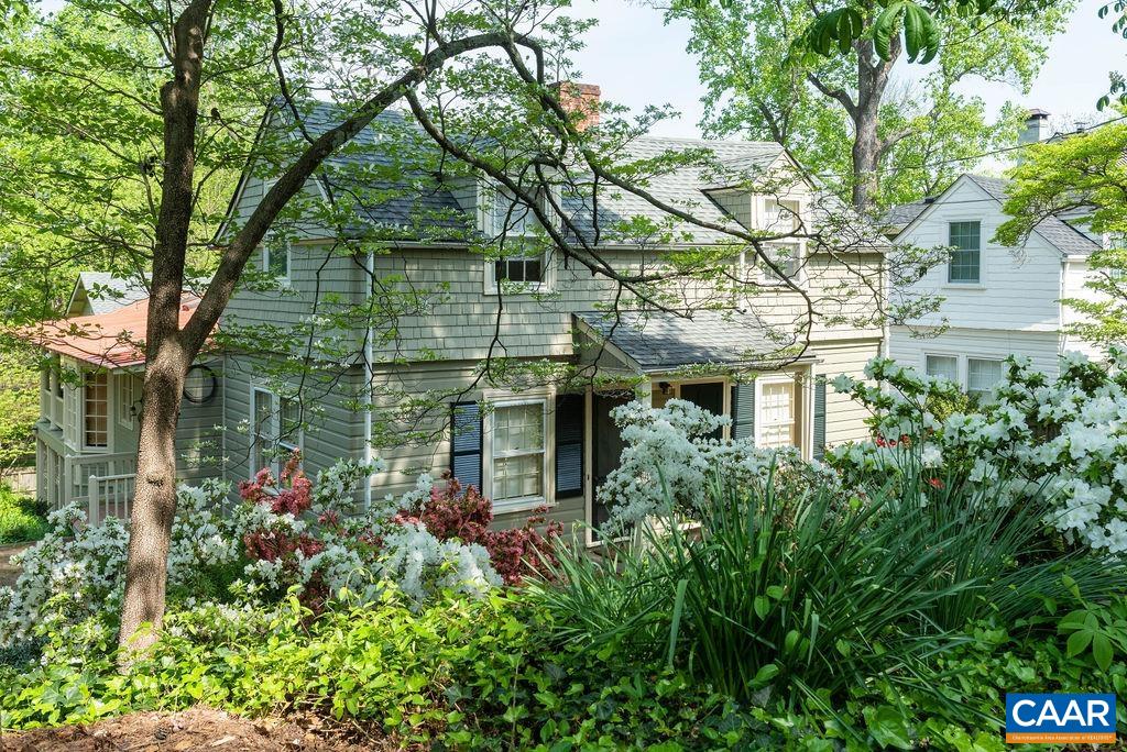 907 COTTAGE LN