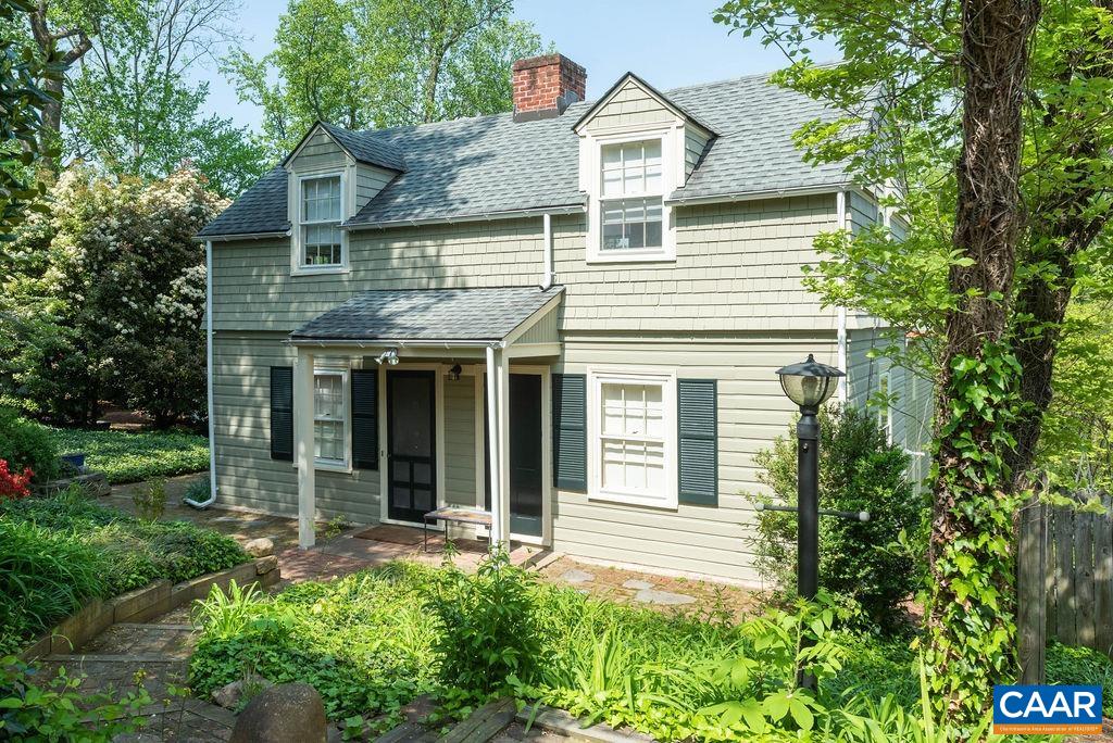 907 COTTAGE LN