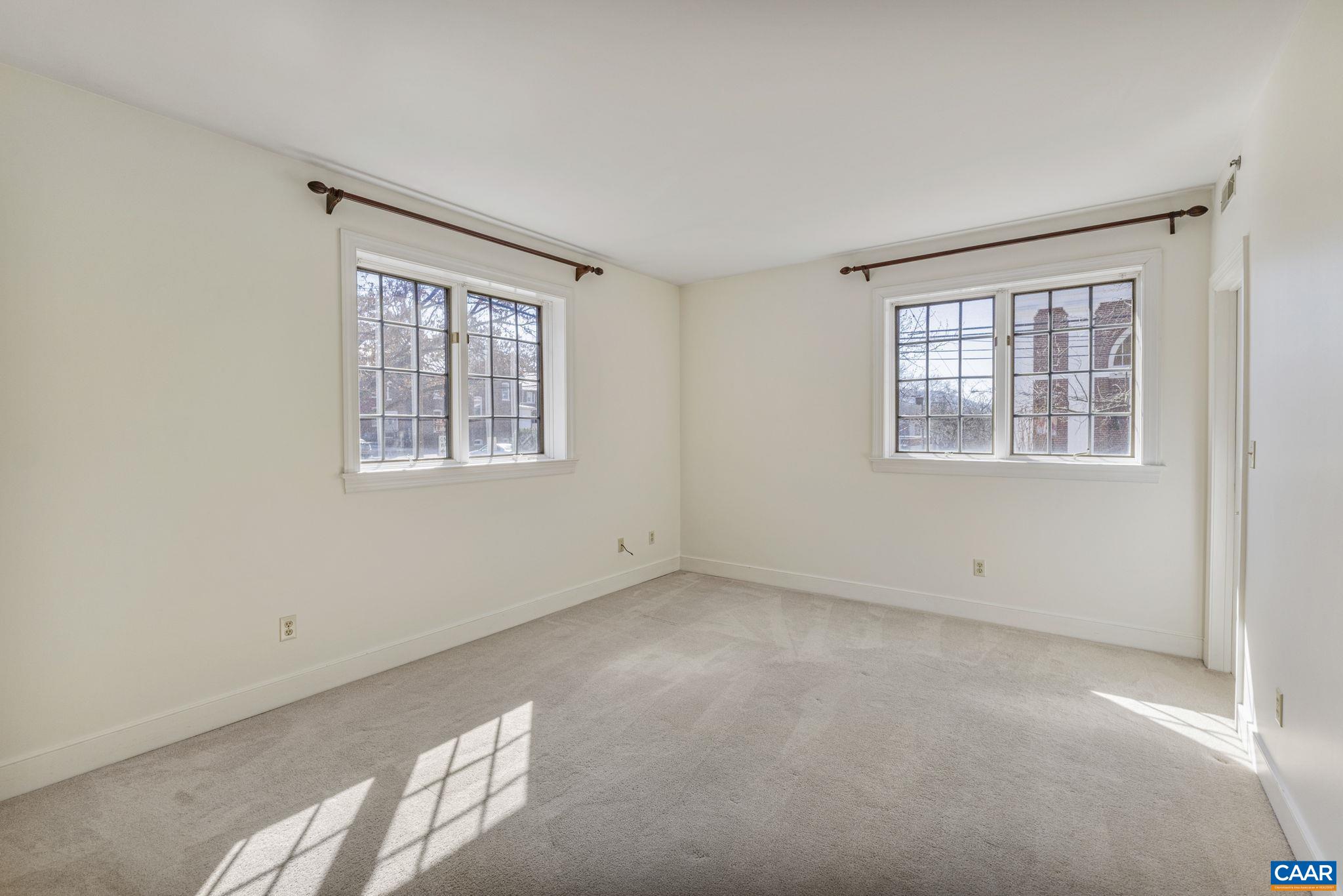243 E JEFFERSON ST Unit: 22
