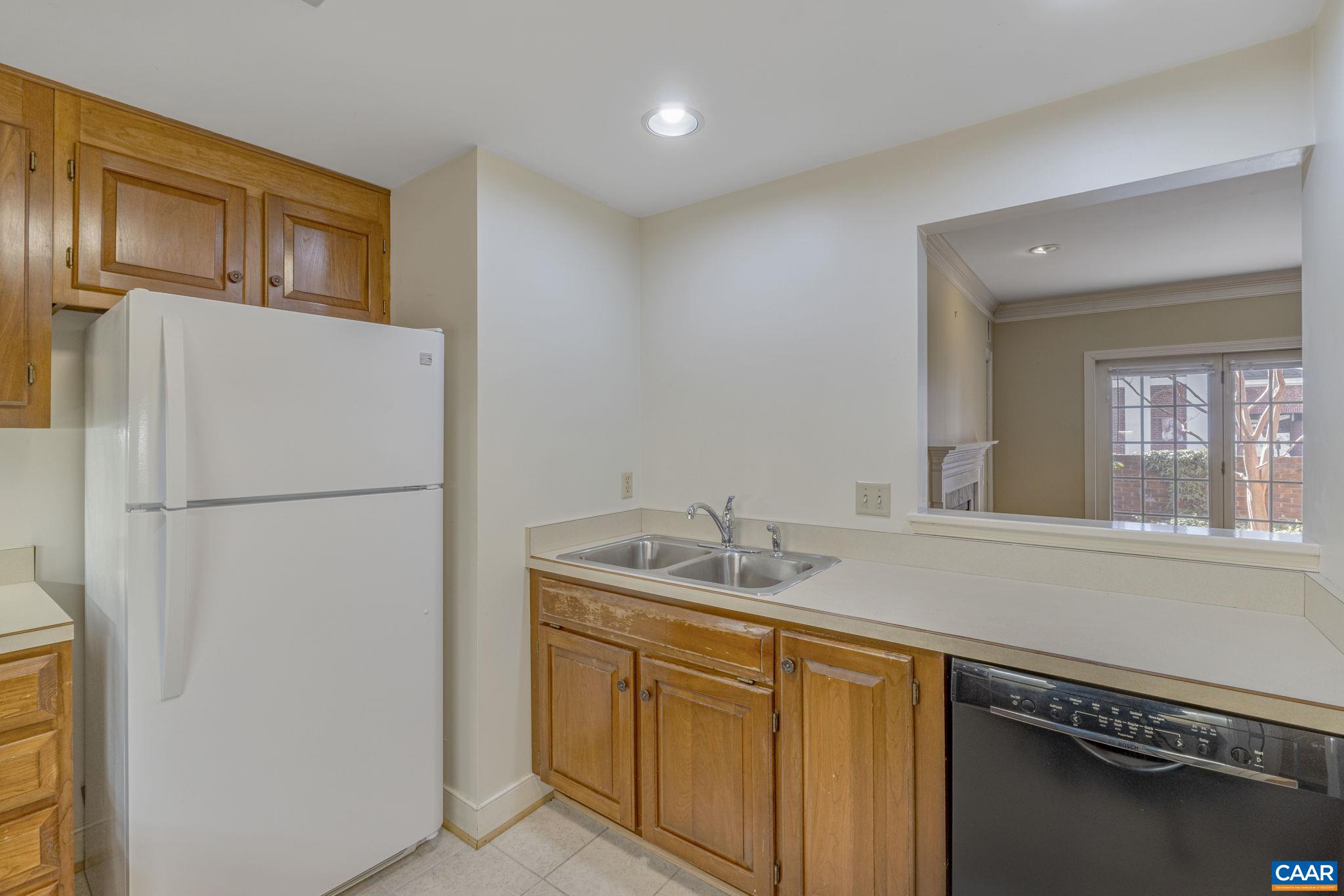 243 E JEFFERSON ST Unit: 22
