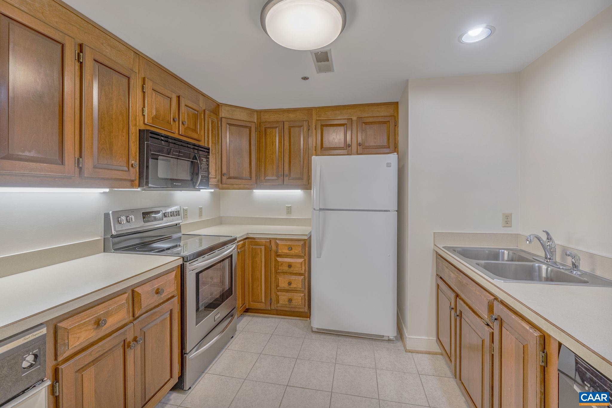 243 E JEFFERSON ST Unit: 22