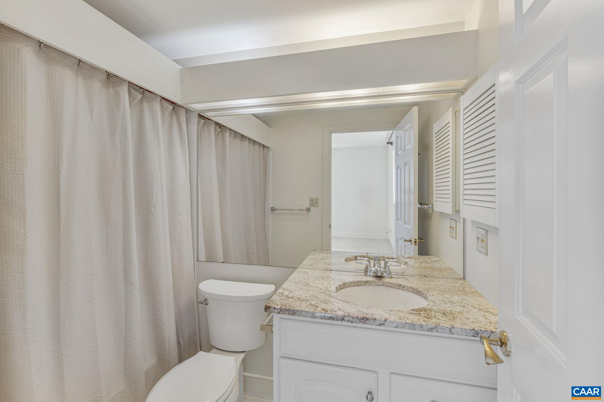 243 E JEFFERSON ST Unit: 22