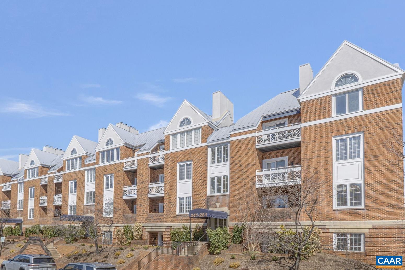243 E JEFFERSON ST Unit: 22