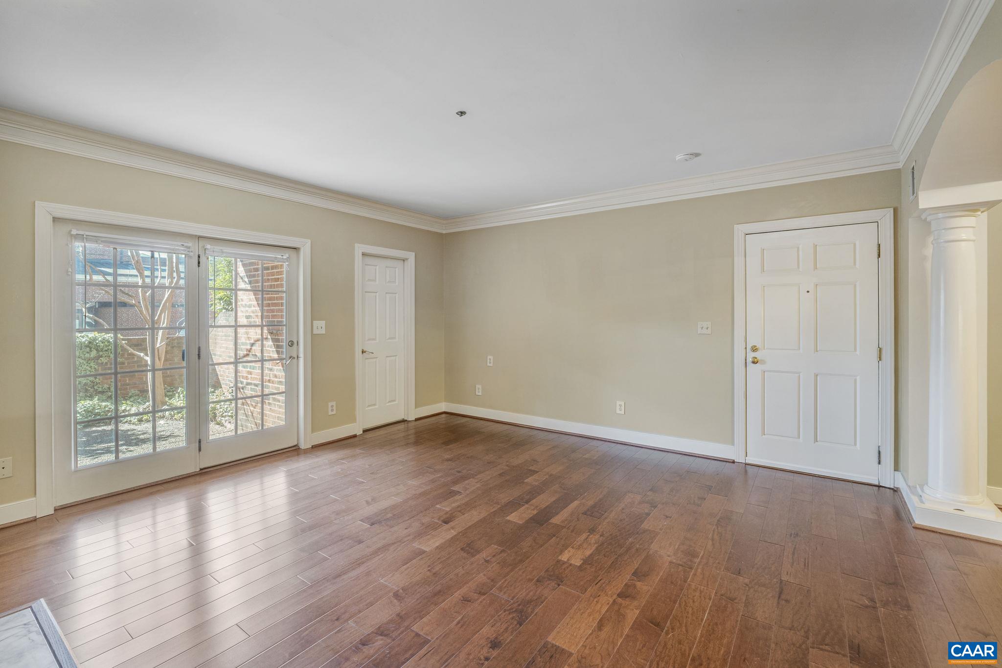 243 E JEFFERSON ST Unit: 22