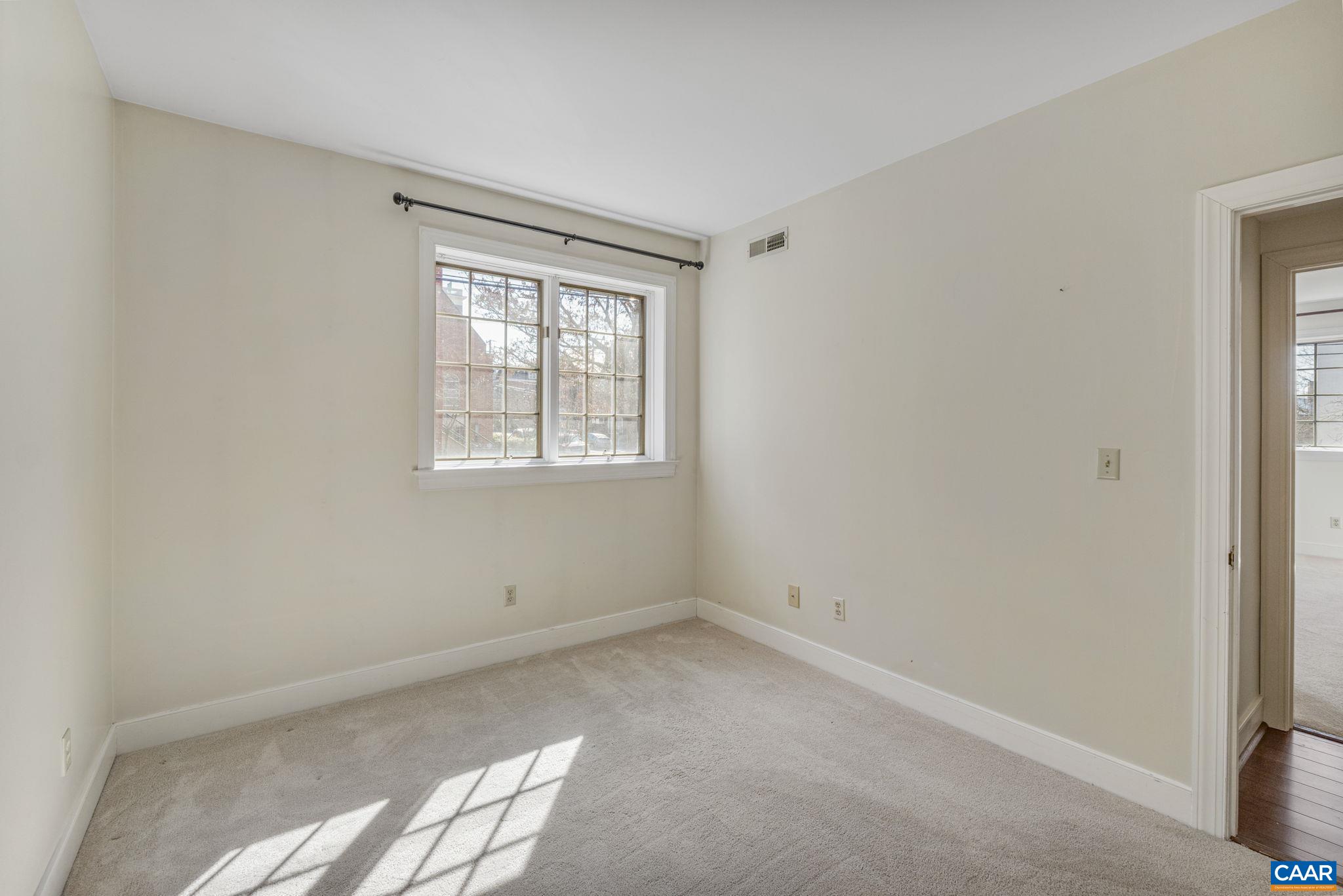 243 E JEFFERSON ST Unit: 22