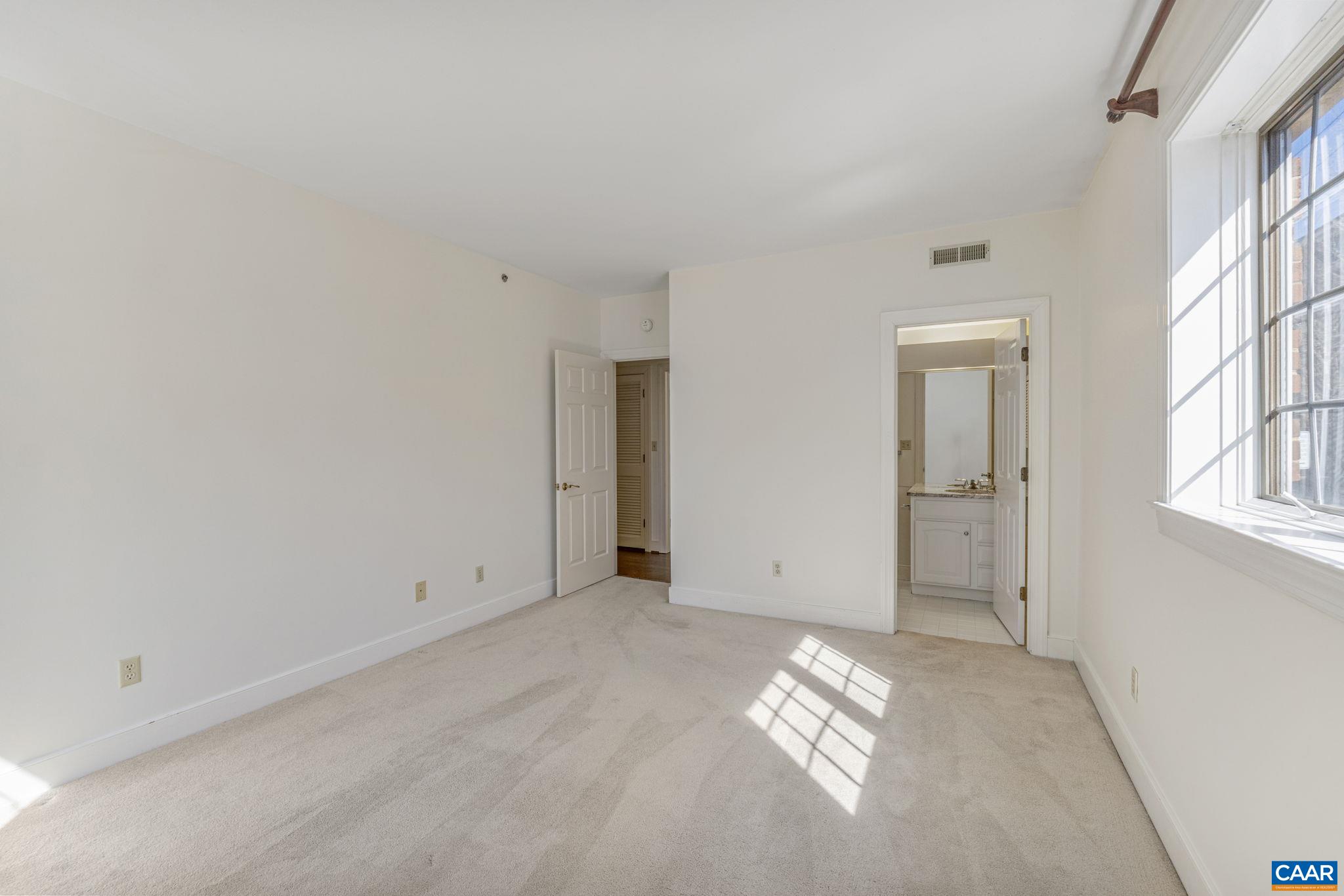 243 E JEFFERSON ST Unit: 22