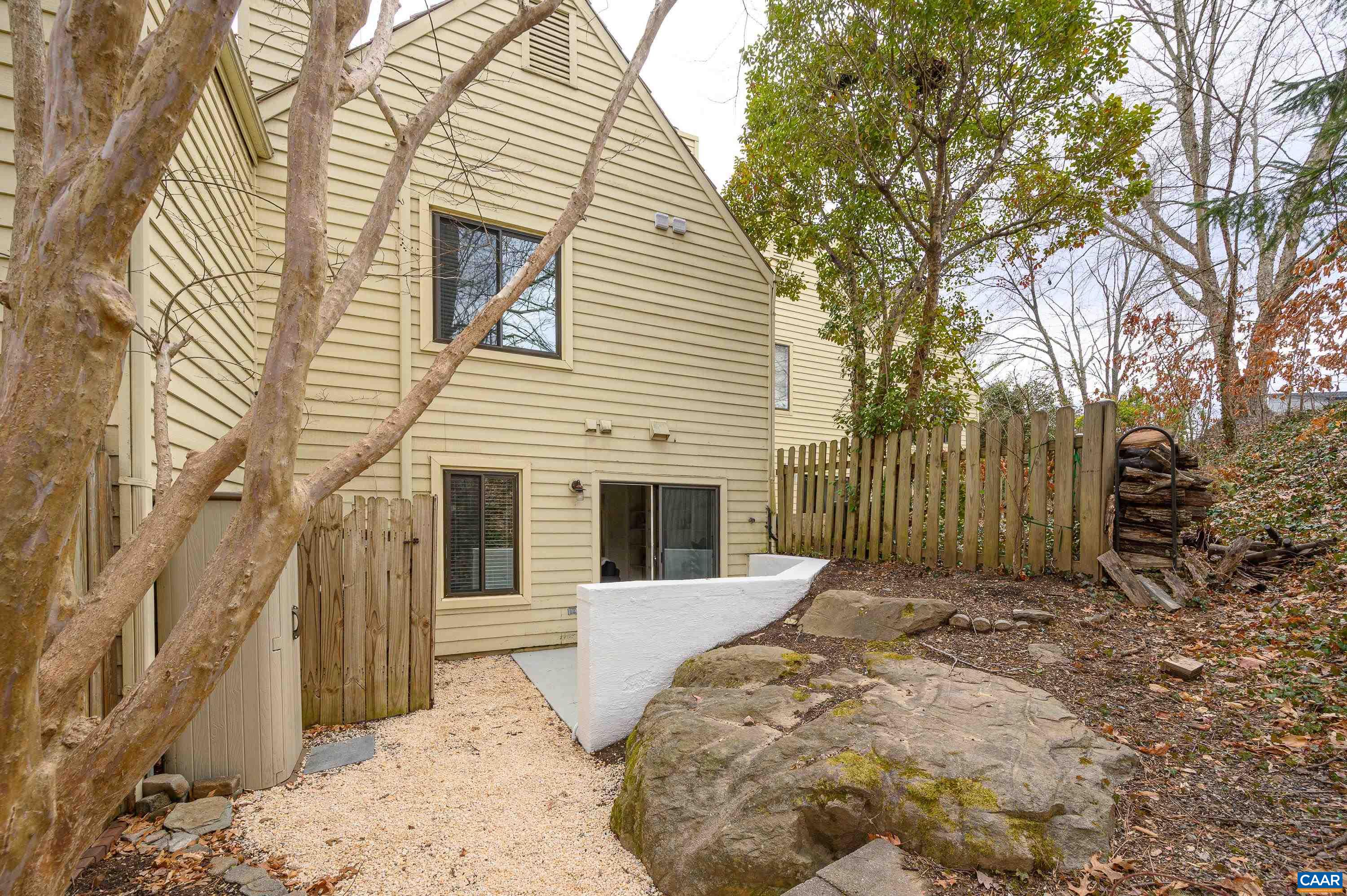 1207 CHATHAM RDG