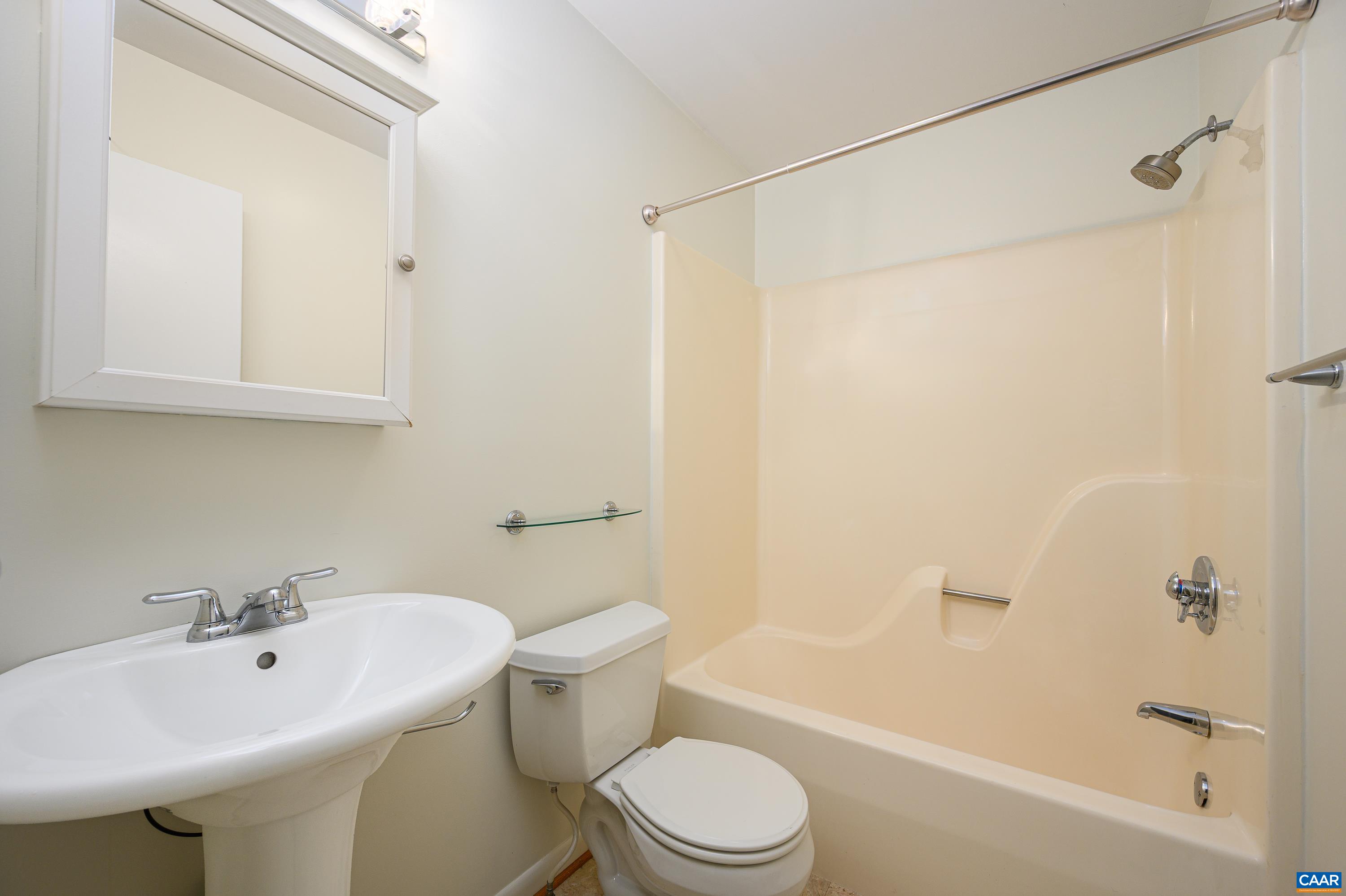 1207 CHATHAM RDG