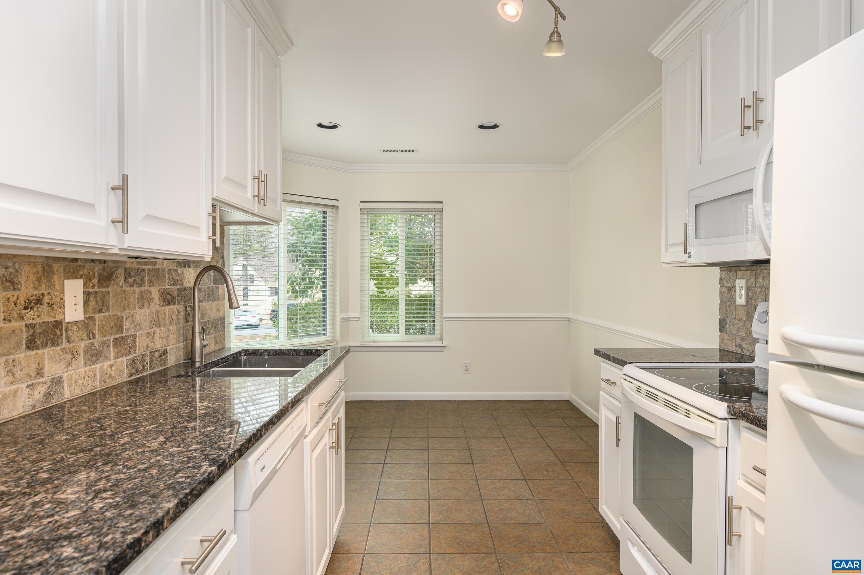 1207 CHATHAM RDG