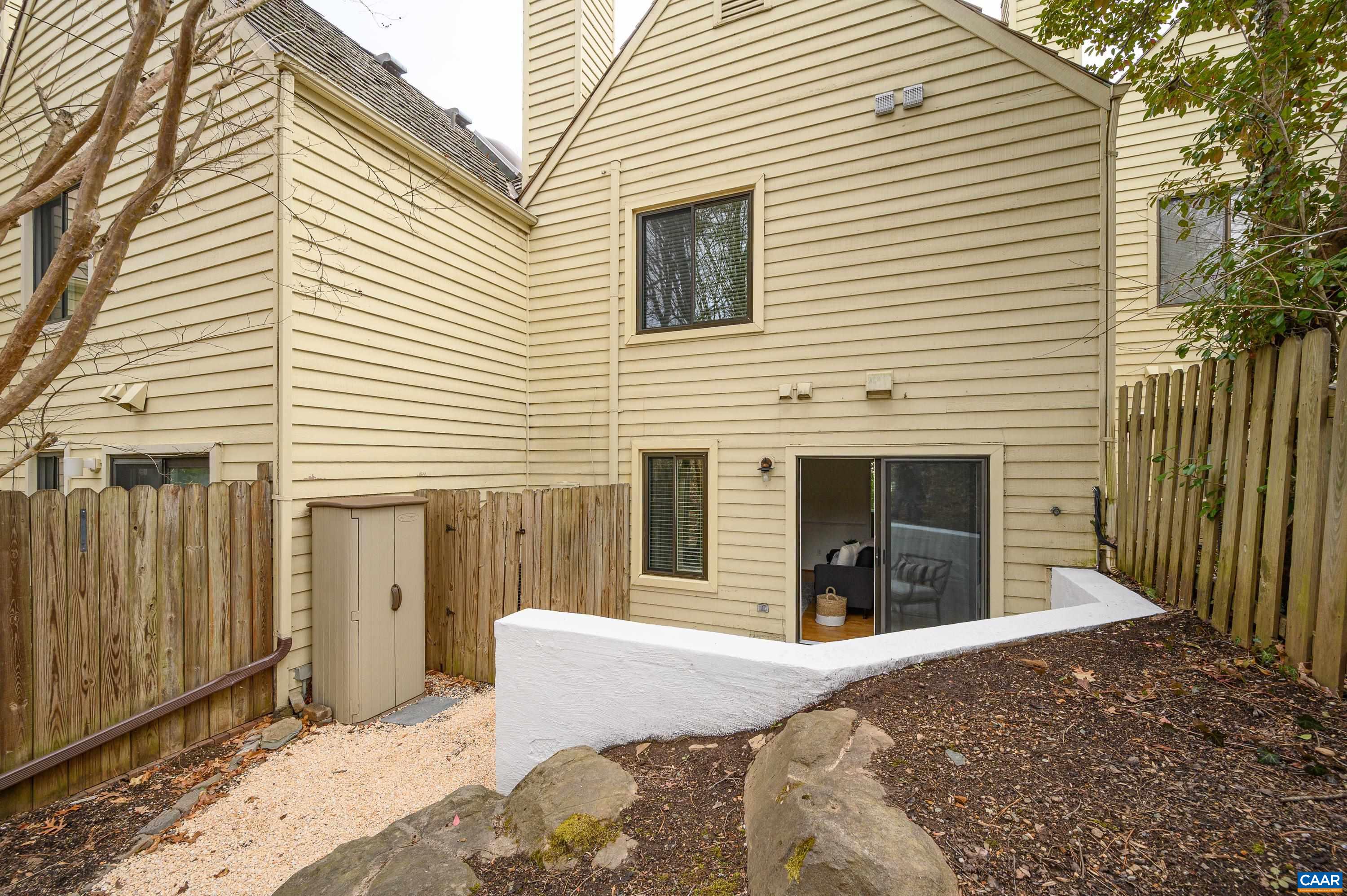 1207 CHATHAM RDG