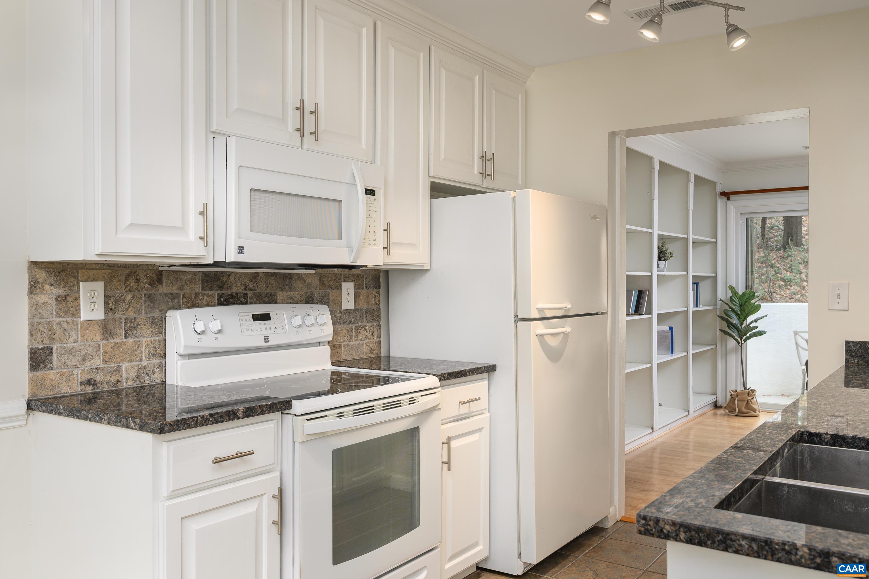 1207 CHATHAM RDG