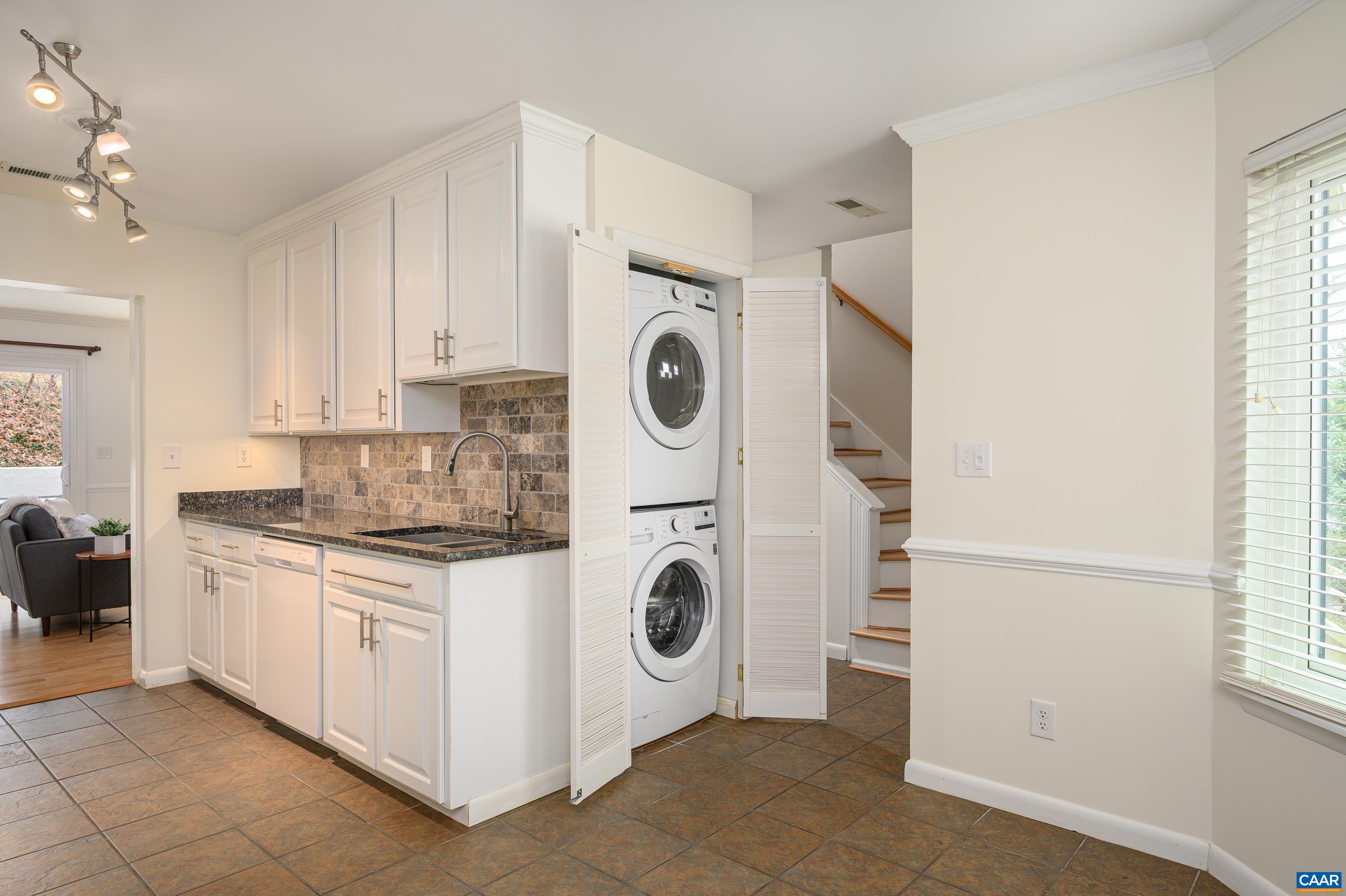 1207 CHATHAM RDG