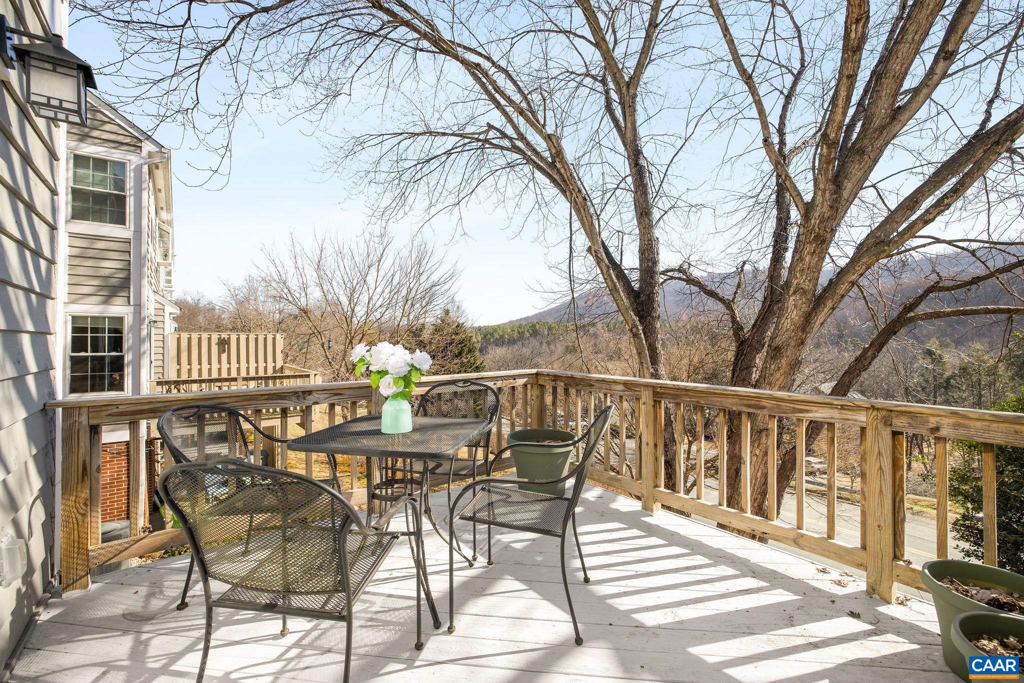 431 MAPLE VIEW CT