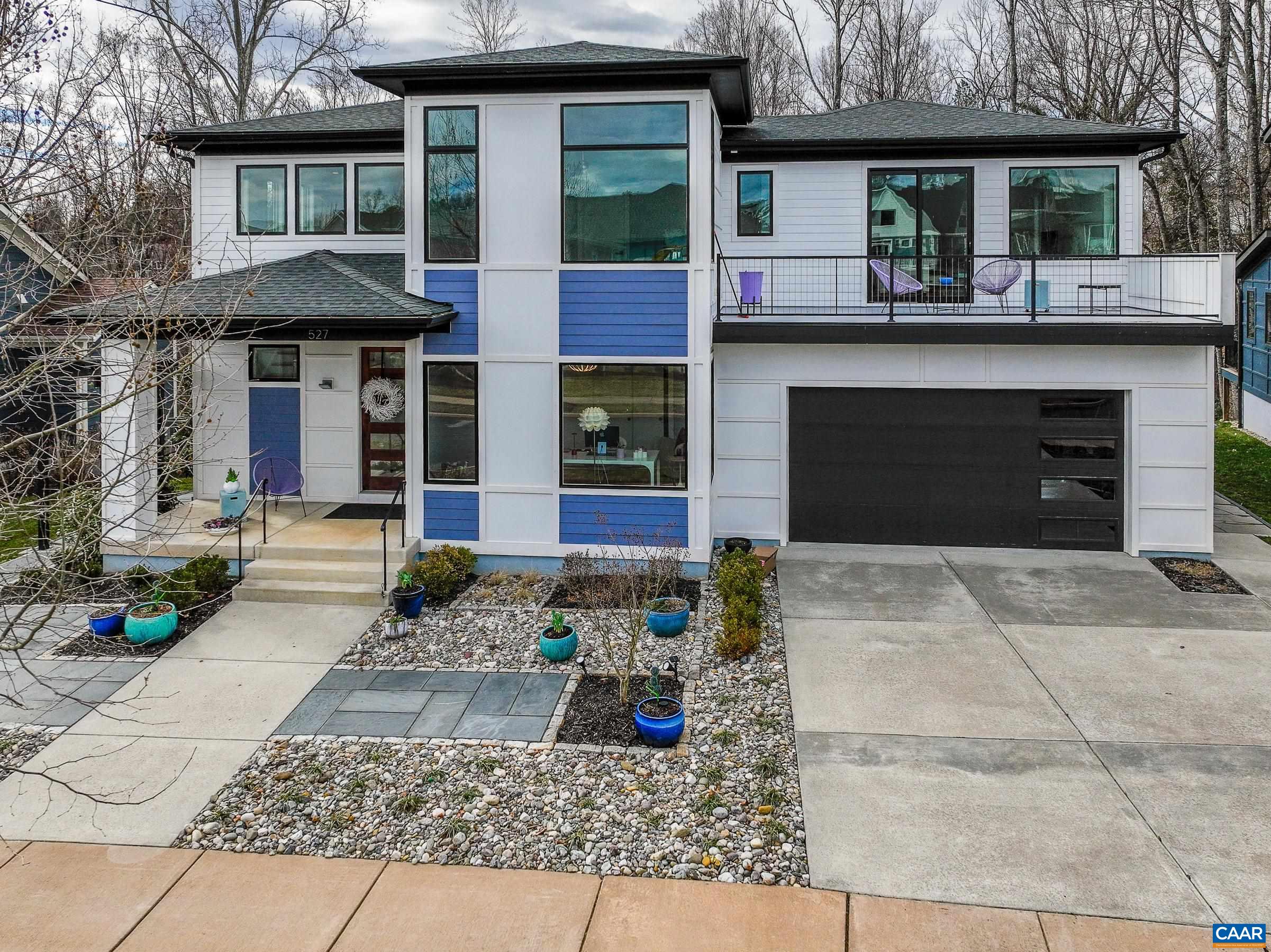 527 LOCHLYN HILL DR