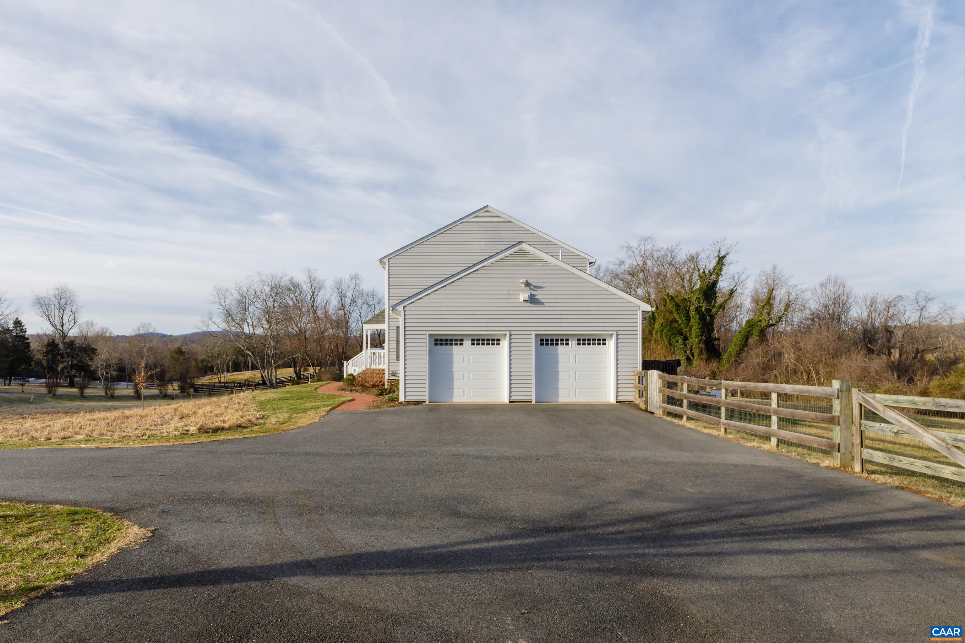 2706 DUNROMIN RD