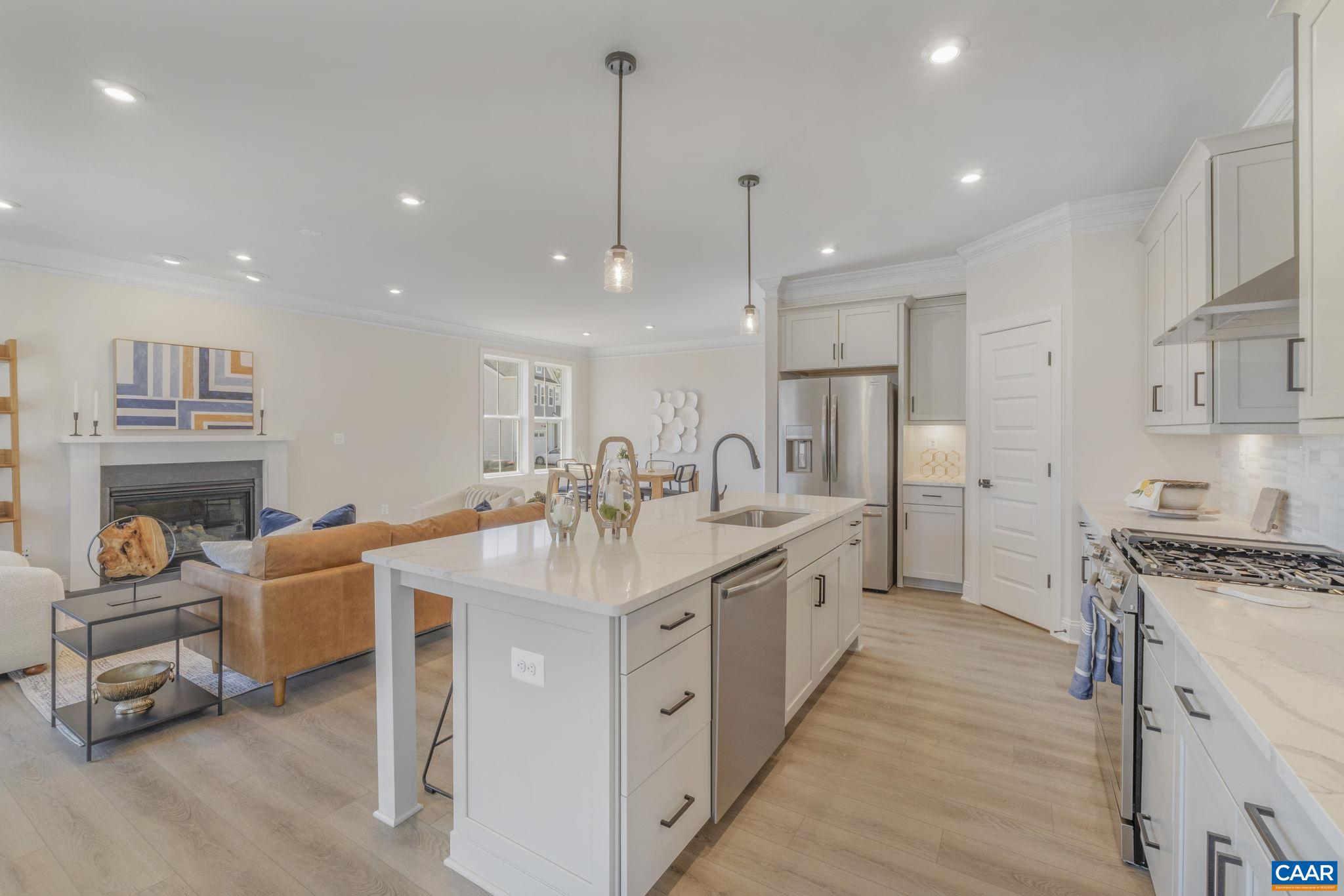 1222 LACONIA LN