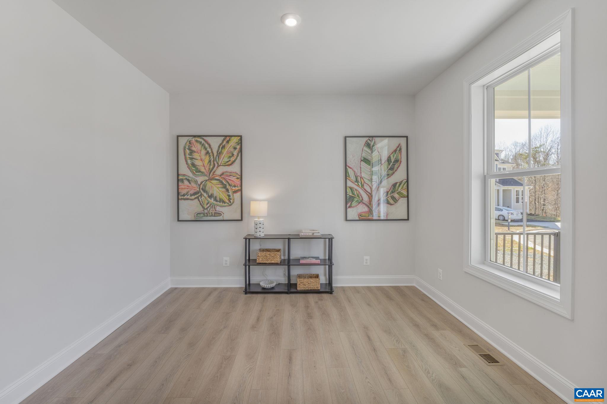 1222 LACONIA LN