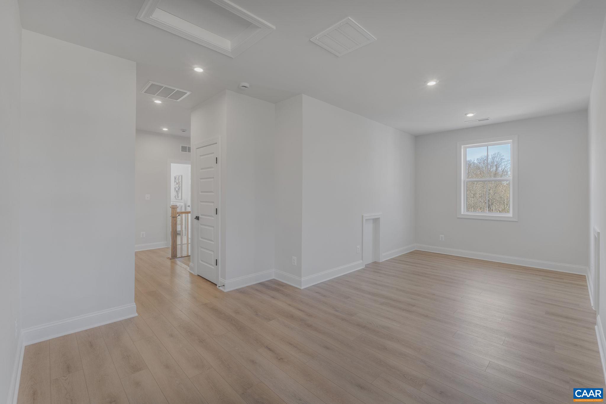 1222 LACONIA LN
