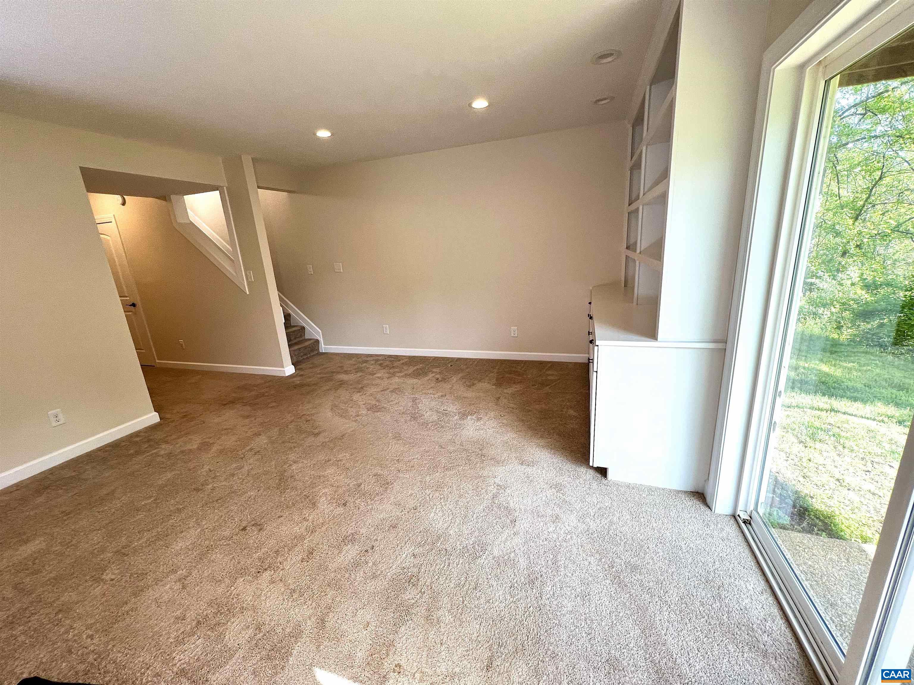 251 HUNTLEY AVE