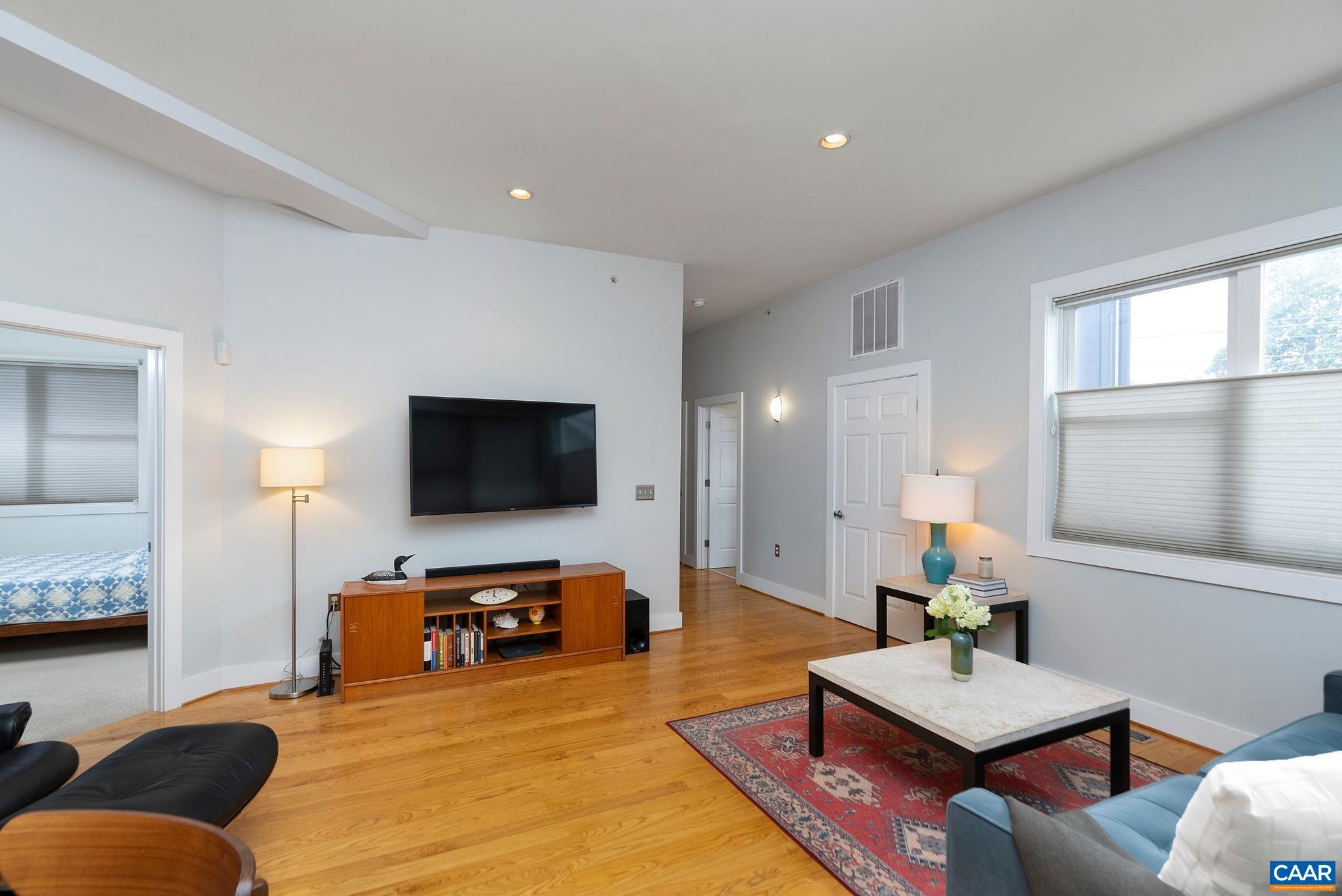 215 5TH ST SW Unit: 1A