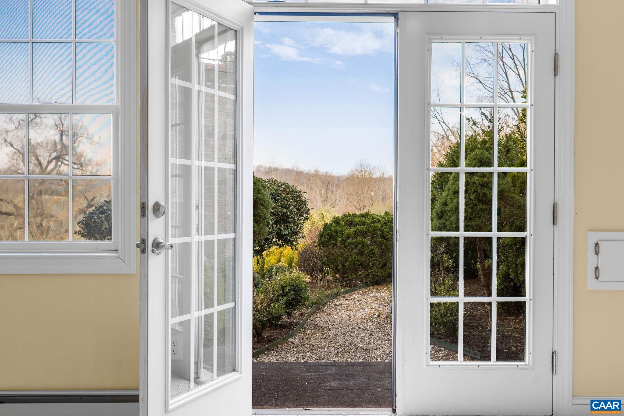 3160 ROCKS FARM CT