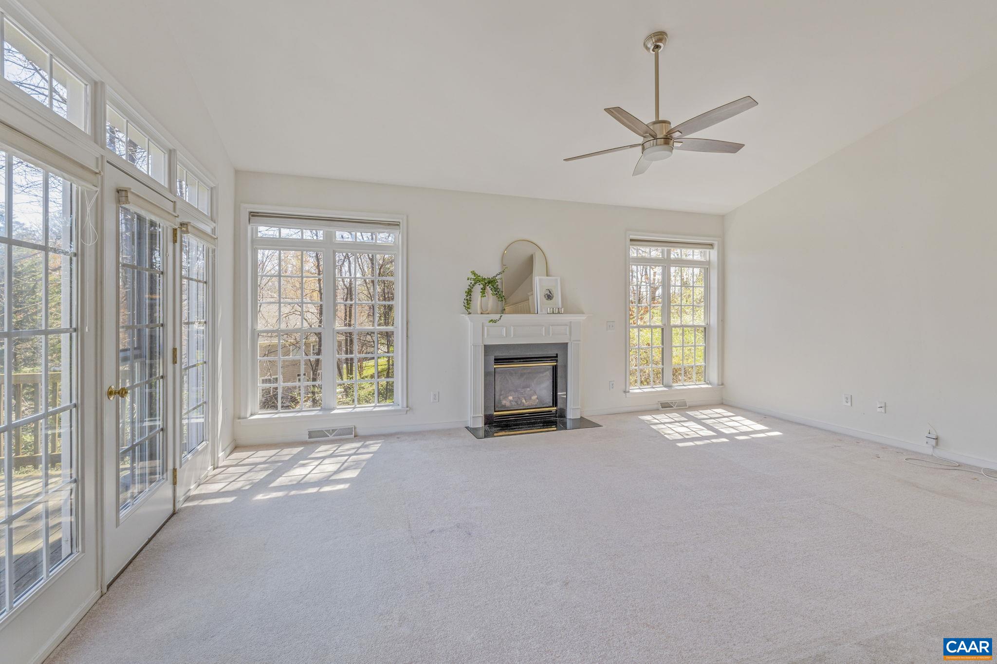 1347 SINGLETON LN