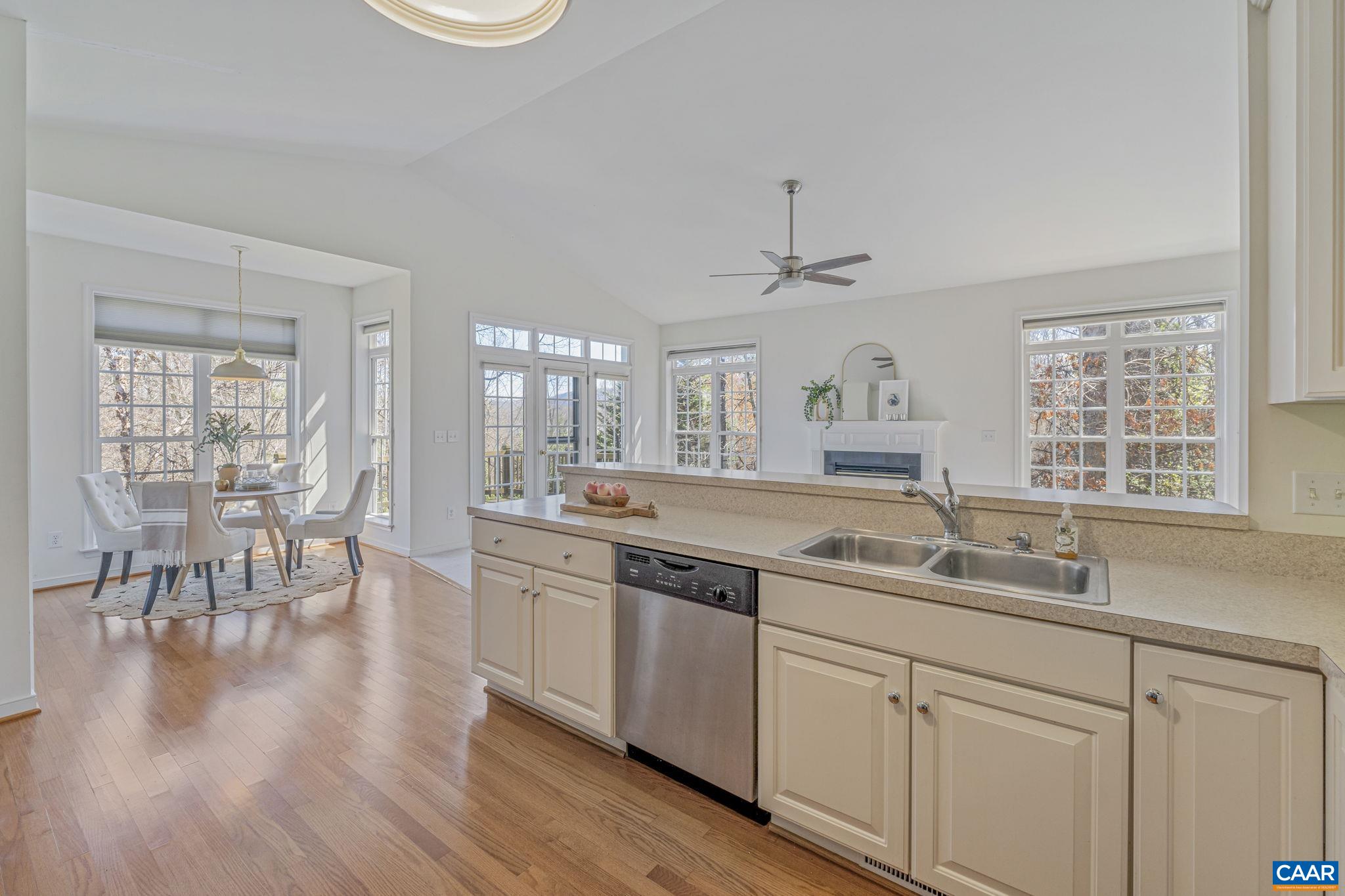 1347 SINGLETON LN