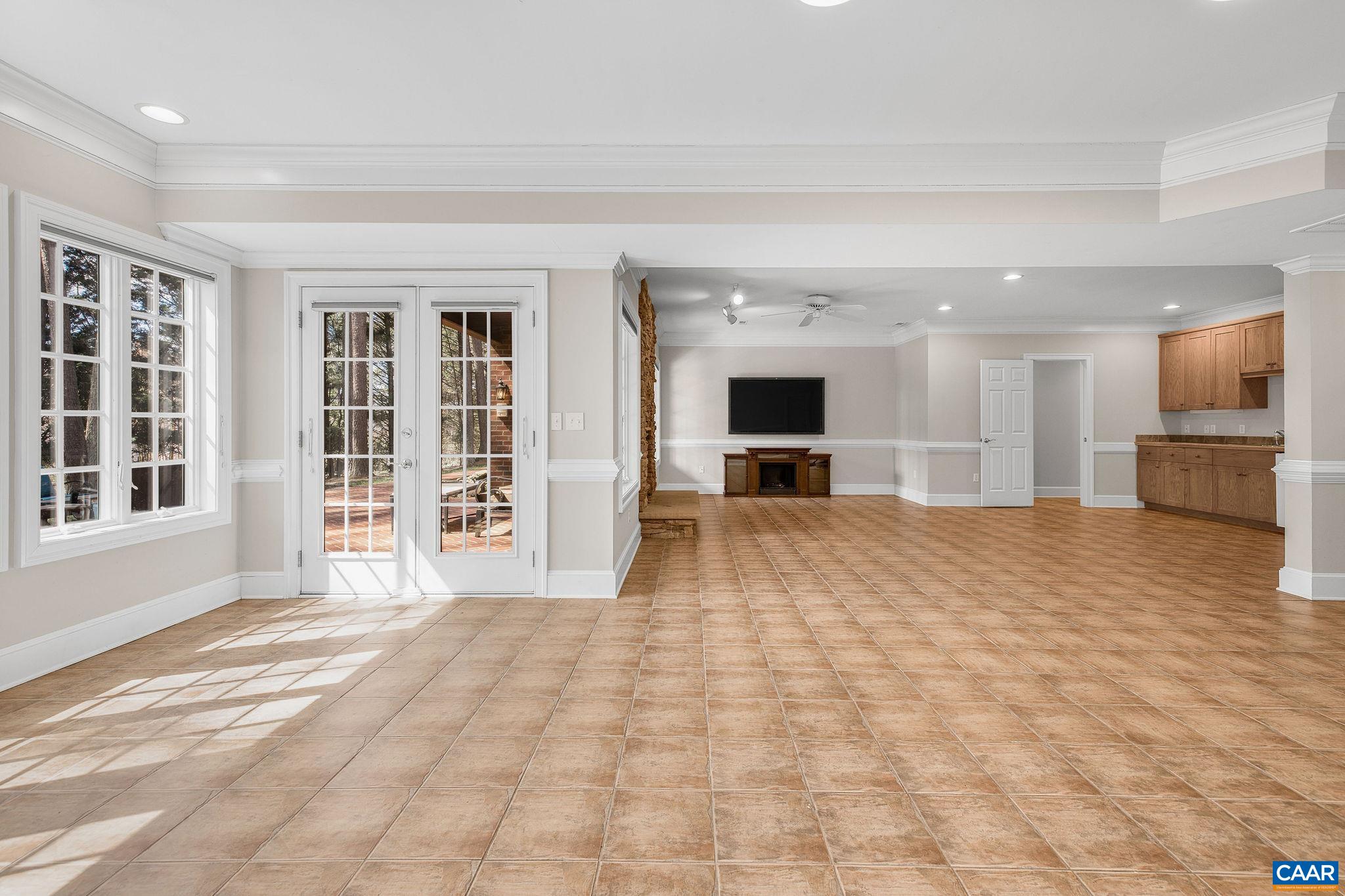 1880 GRAHAM CT