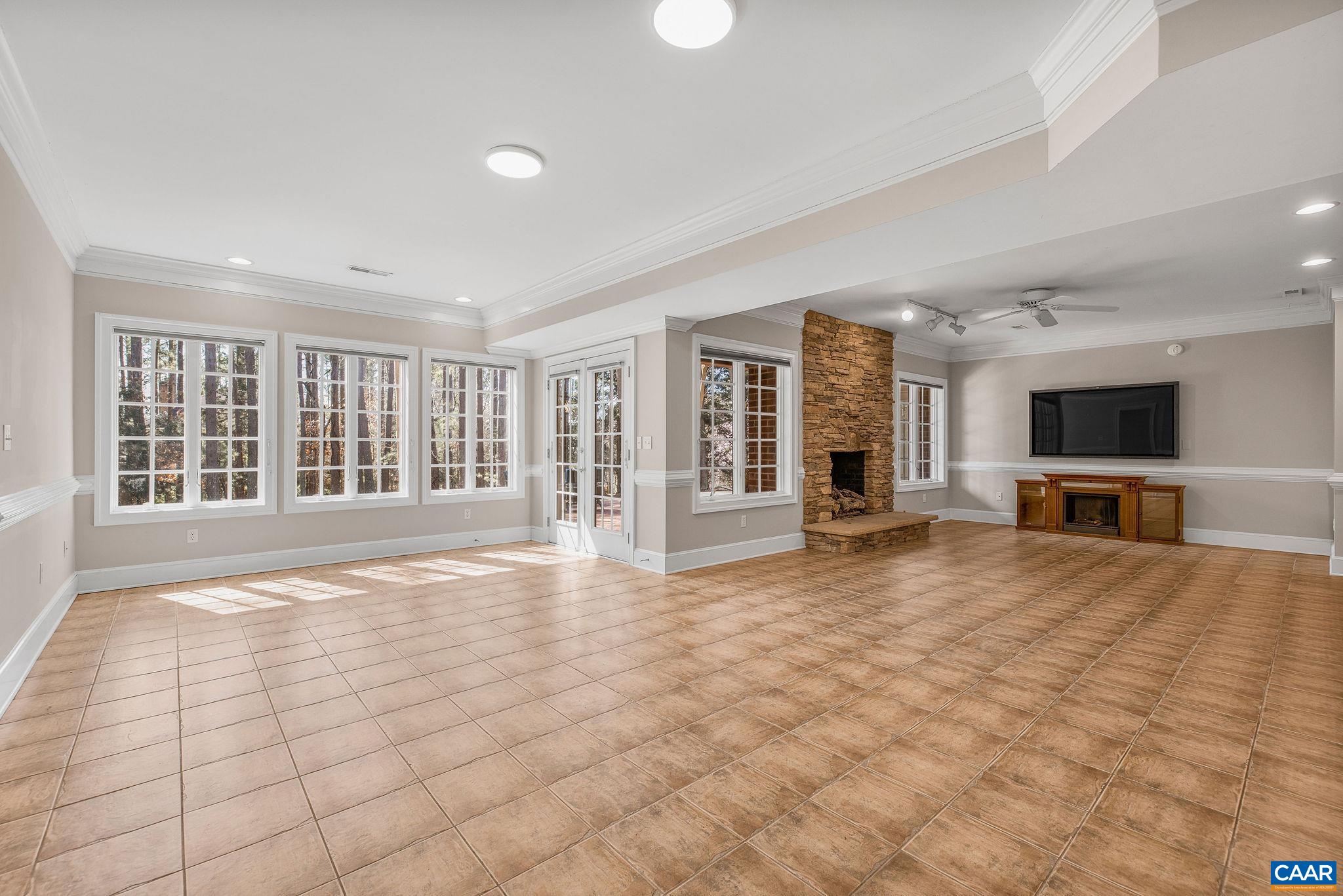 1880 GRAHAM CT