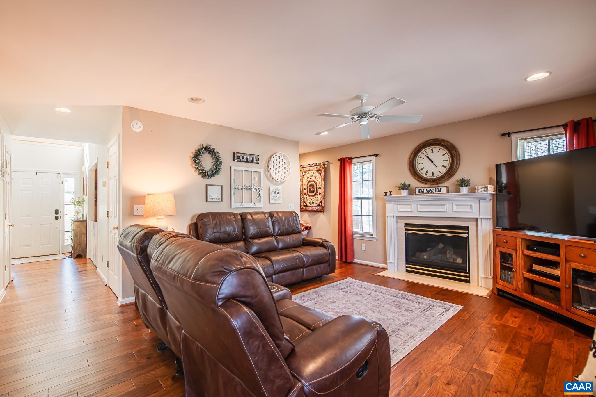 116 RIVERSIDE DR